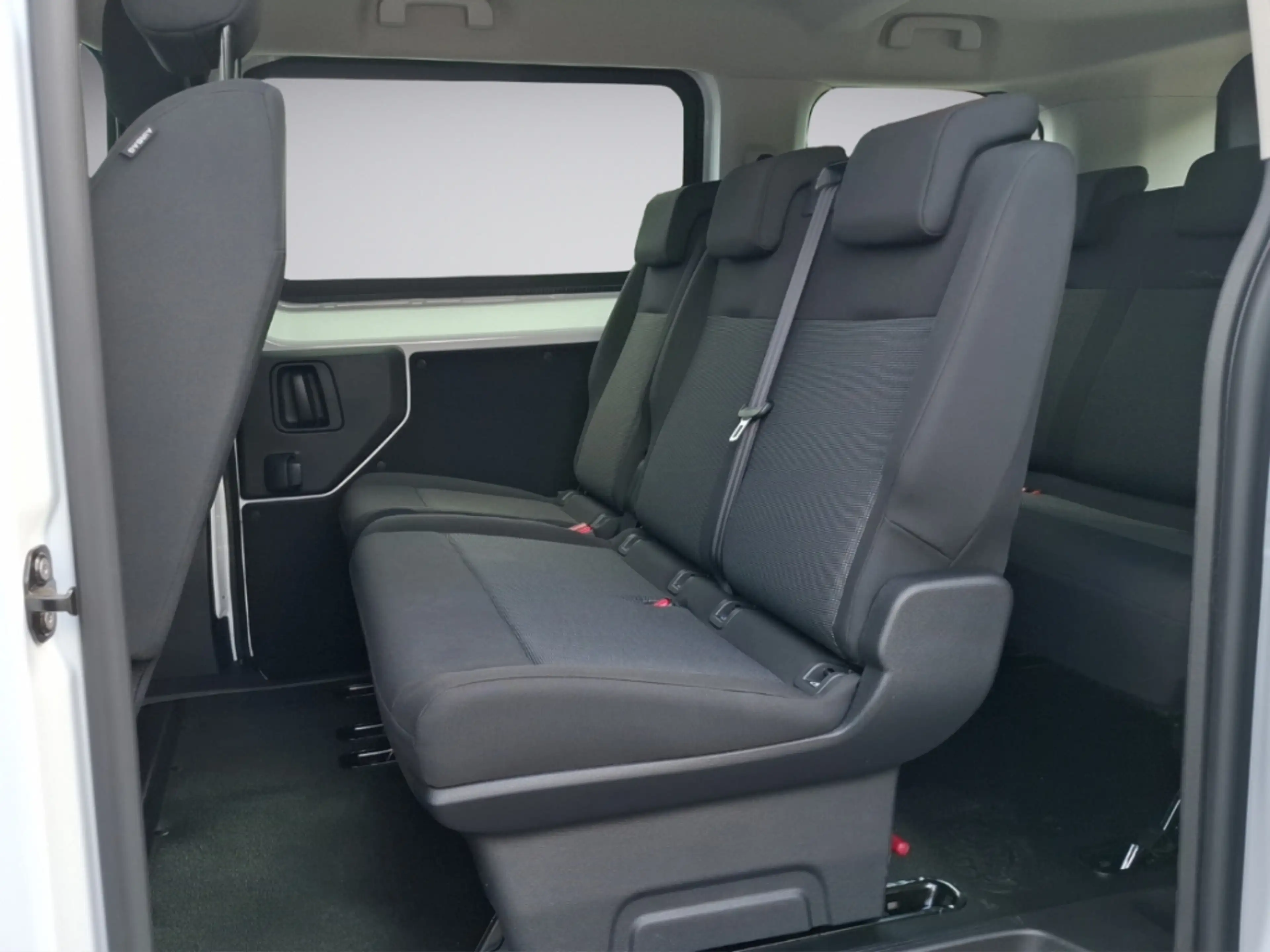 Opel Vivaro Kombi 2.2 Diesel 180 PS 8 AT LED 9 Sitze Navi Touc — photo 14