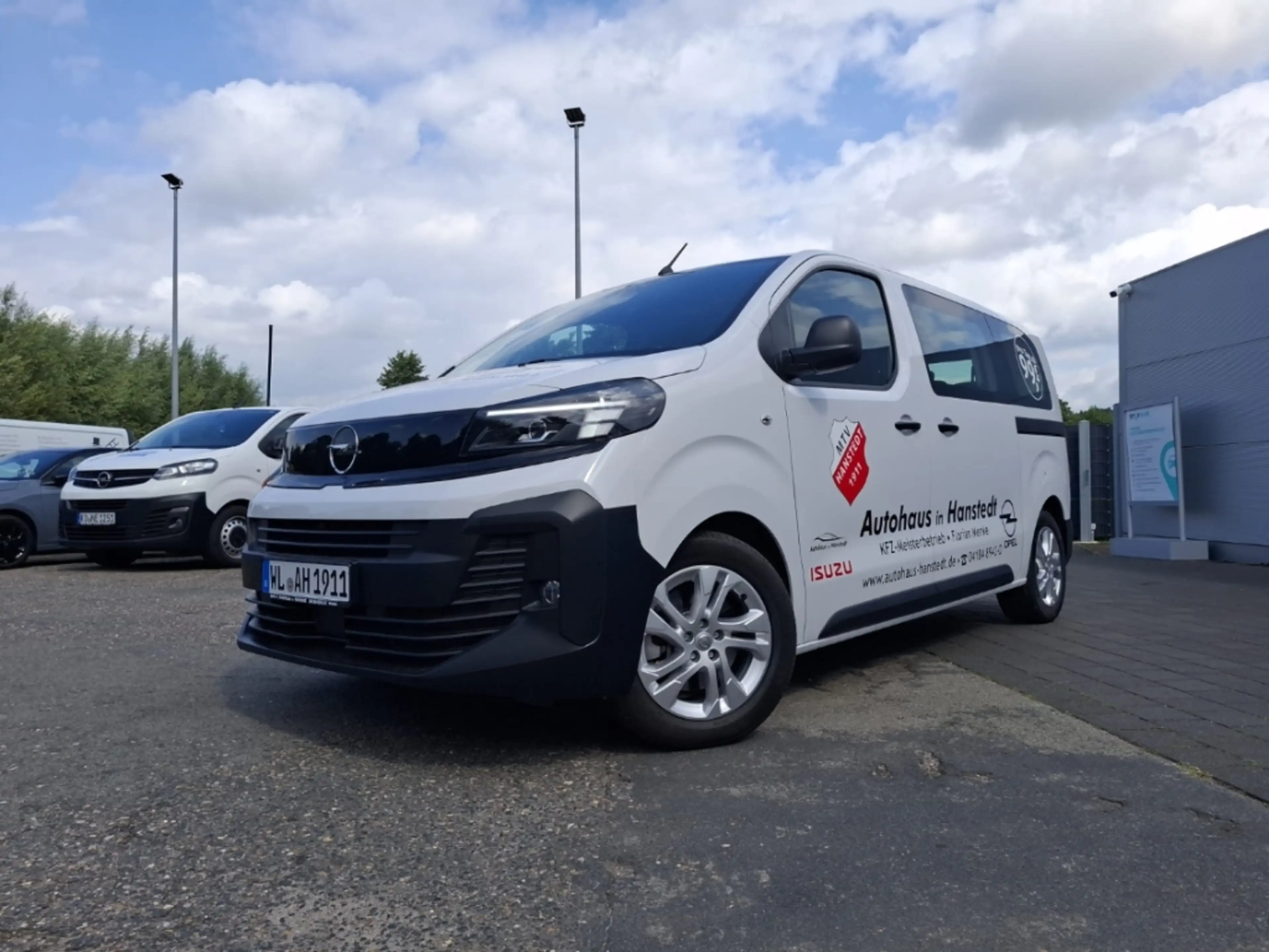 Opel Vivaro Kombi 2.2 Diesel 180 PS 8 AT LED 9 Sitze Navi Touc — photo 2