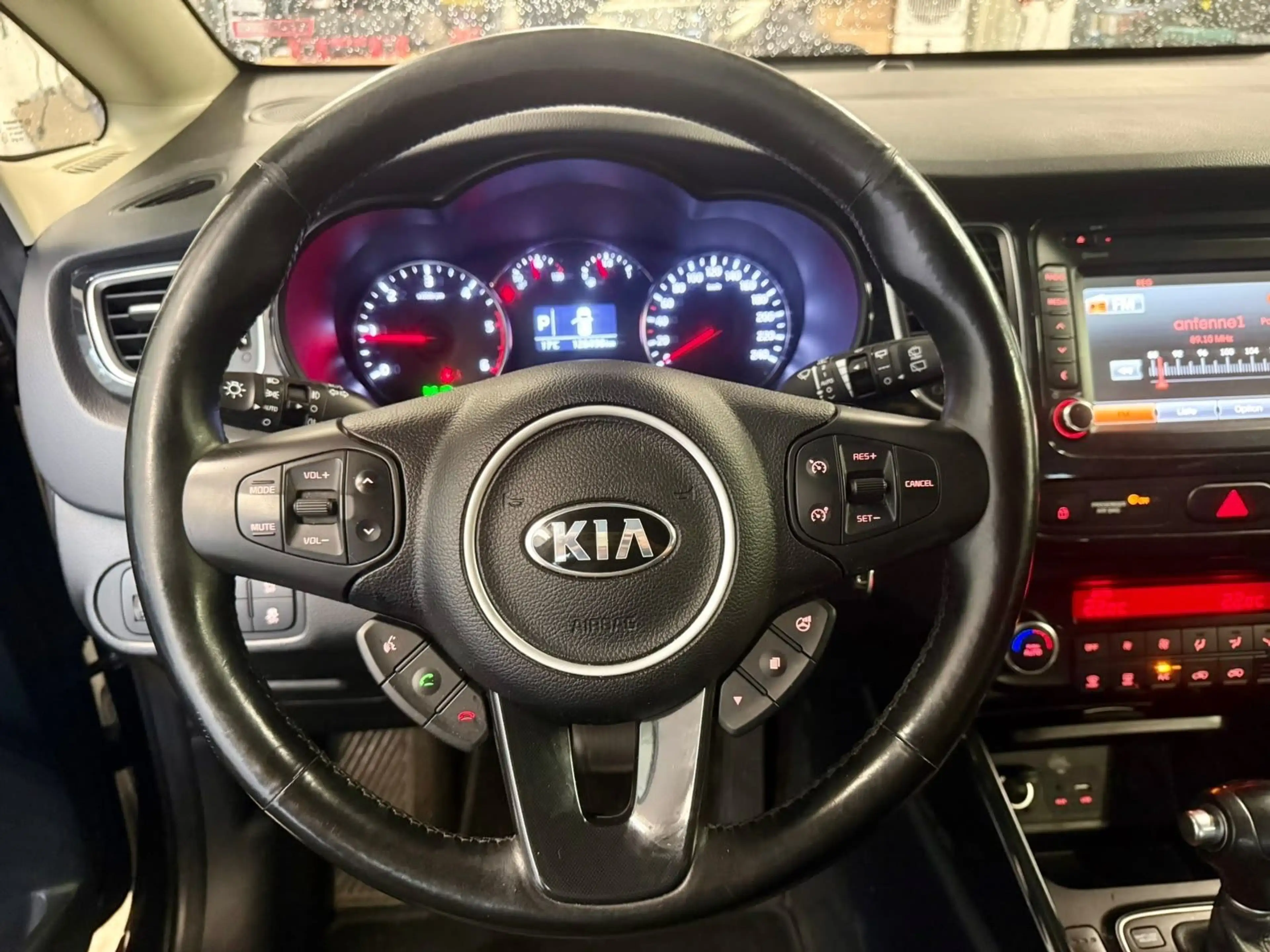 Kia Carens 7 Sitze - AHK - Sitzh. - Kamera — photo 12