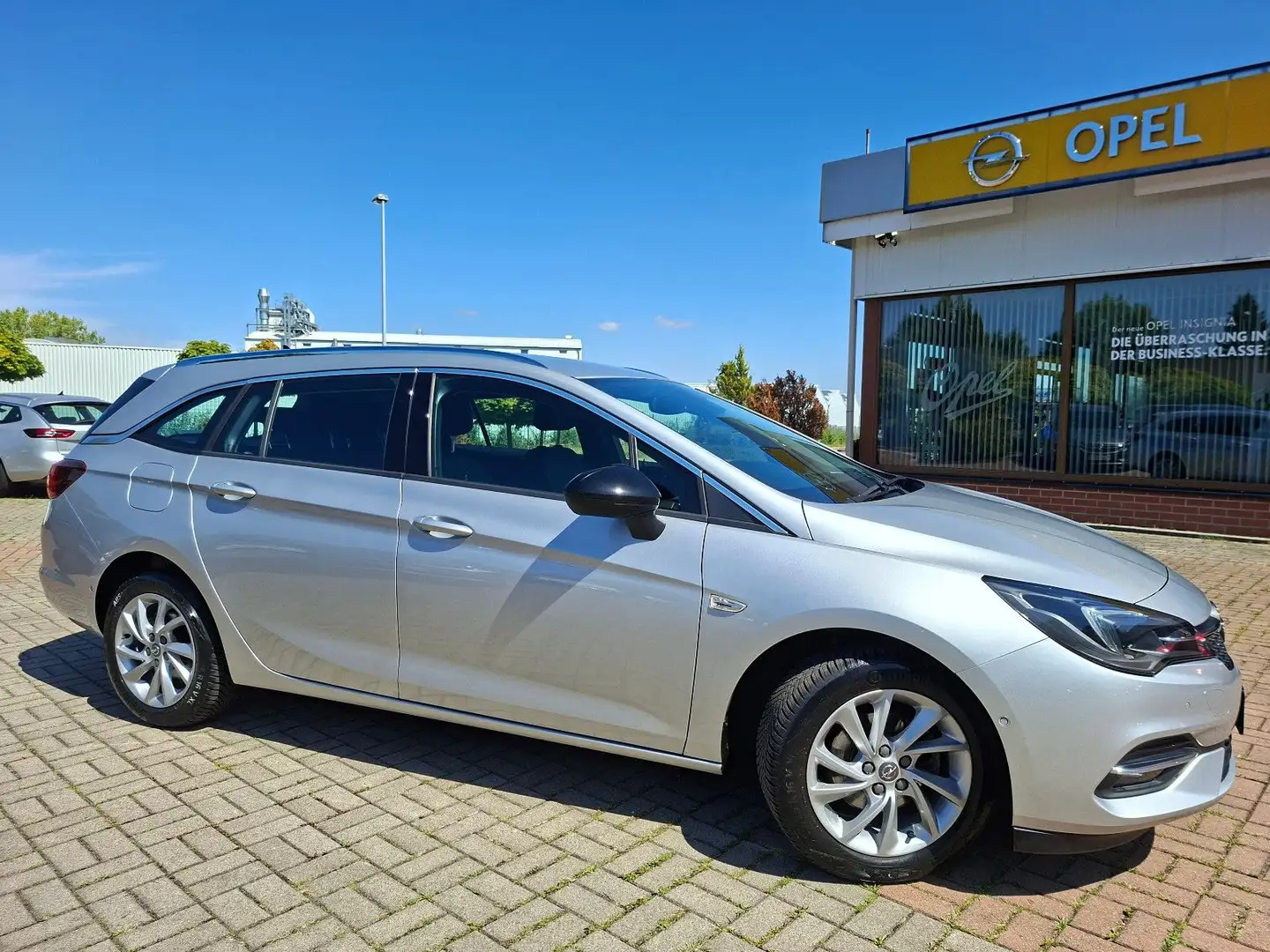 Opel Astra K ST Elegance+LED+NAVI+KLIMAAU+SHZ+LHZ+CAM Silber - 1
