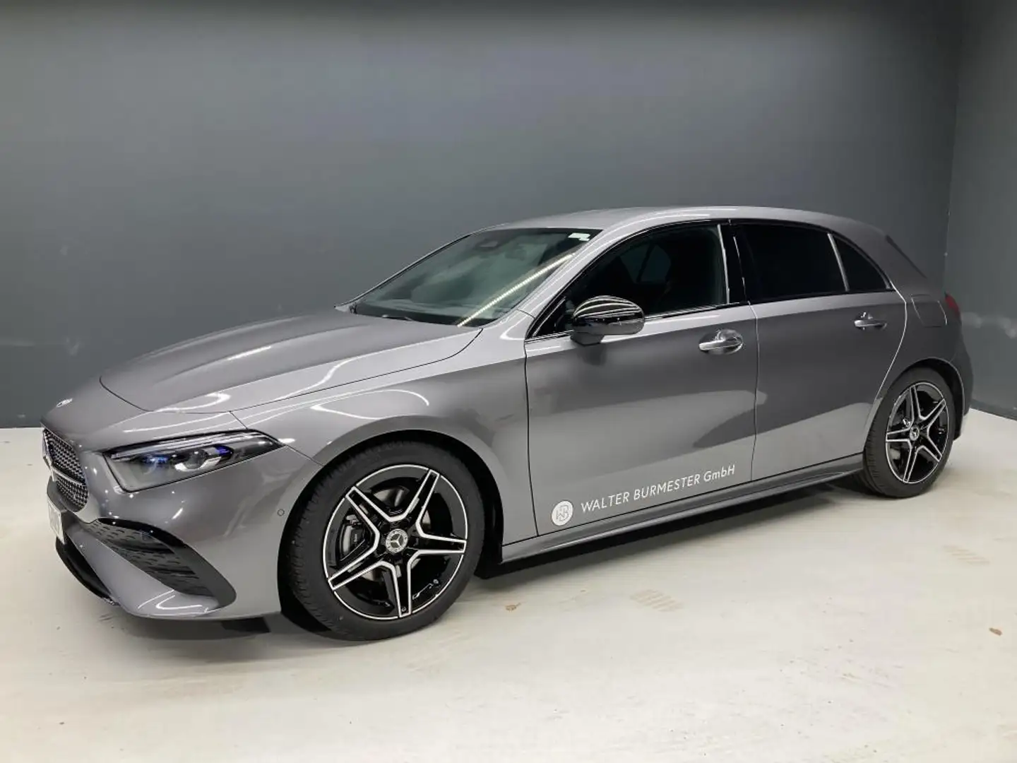 Mercedes-Benz A 200 +AMG+Night+MBUX+Sportausp.+KAMERA+AHK+NAVI Grau - 1