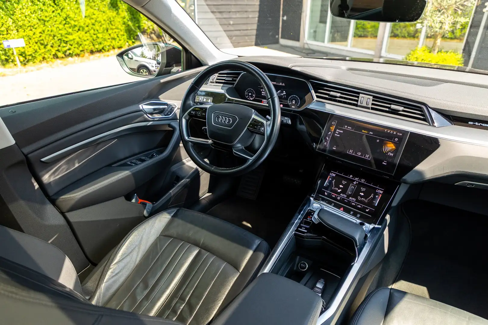 Audi e-tron E-tron 50 quattro S Line 71 kWh Soh 95% I S Line I Zwart - 2