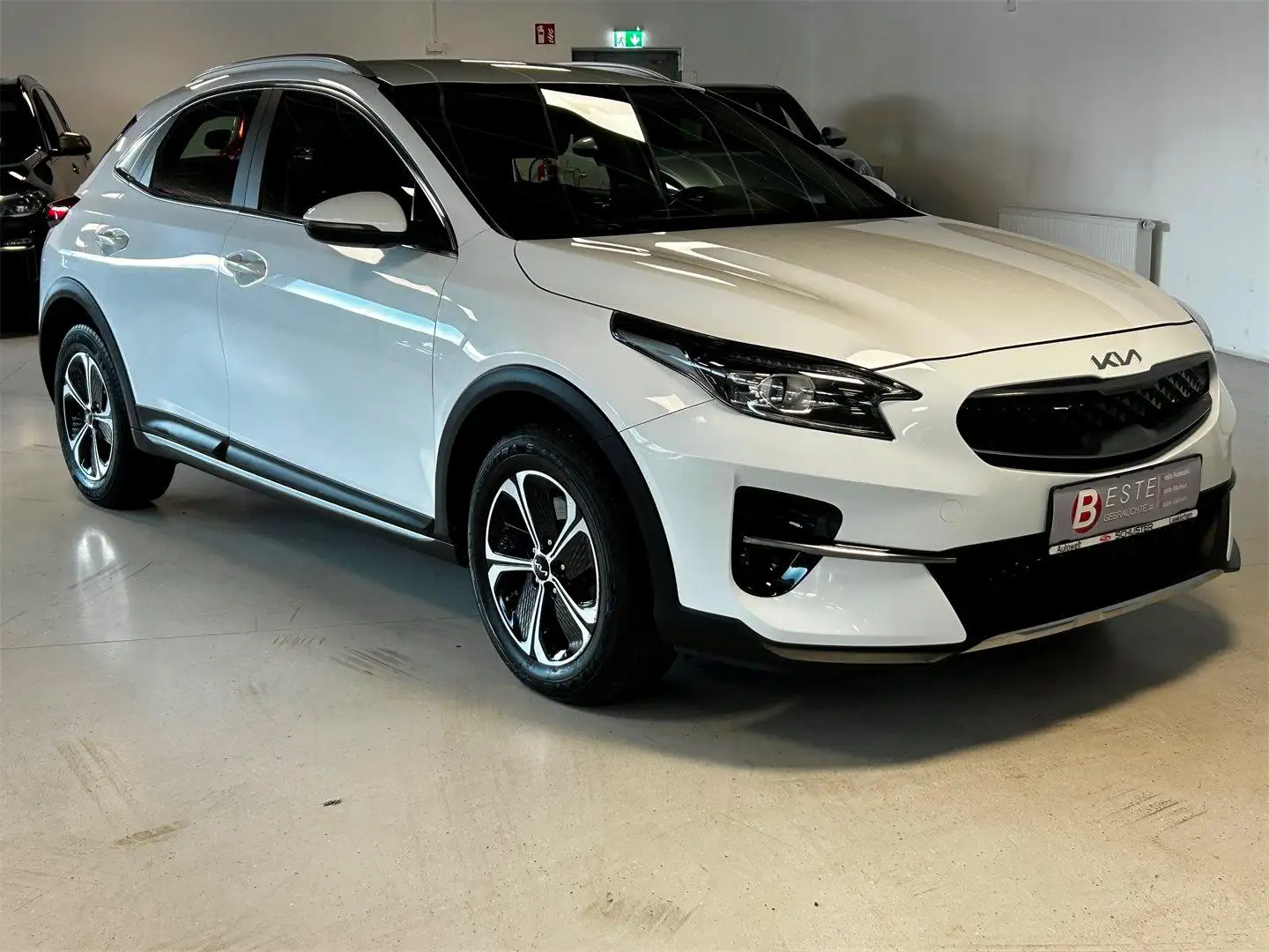 Kia XCeed Xceed 1,6 PHEV Plug-in Hybrid Vision AT Weiß - 1