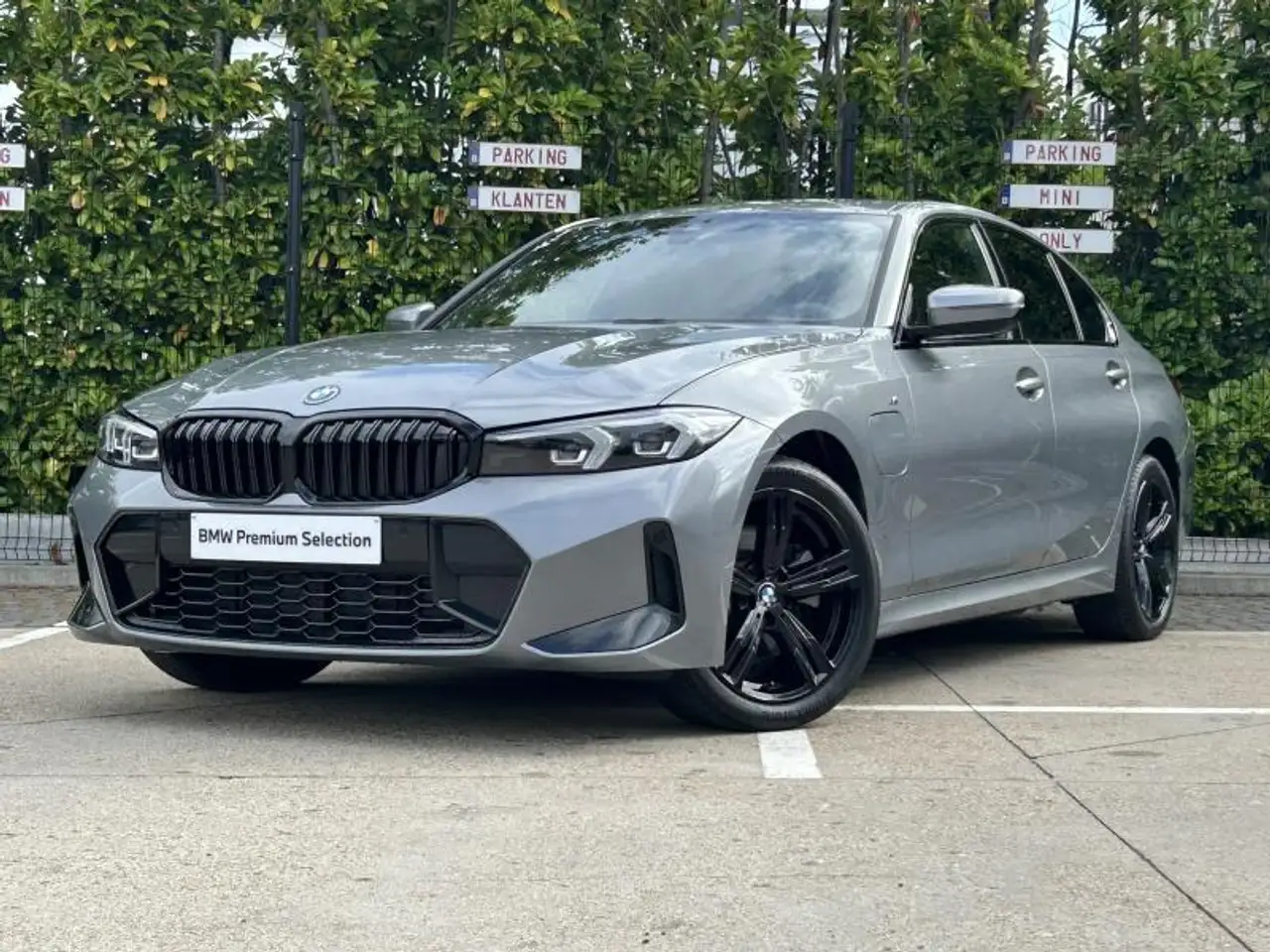 BMW 330