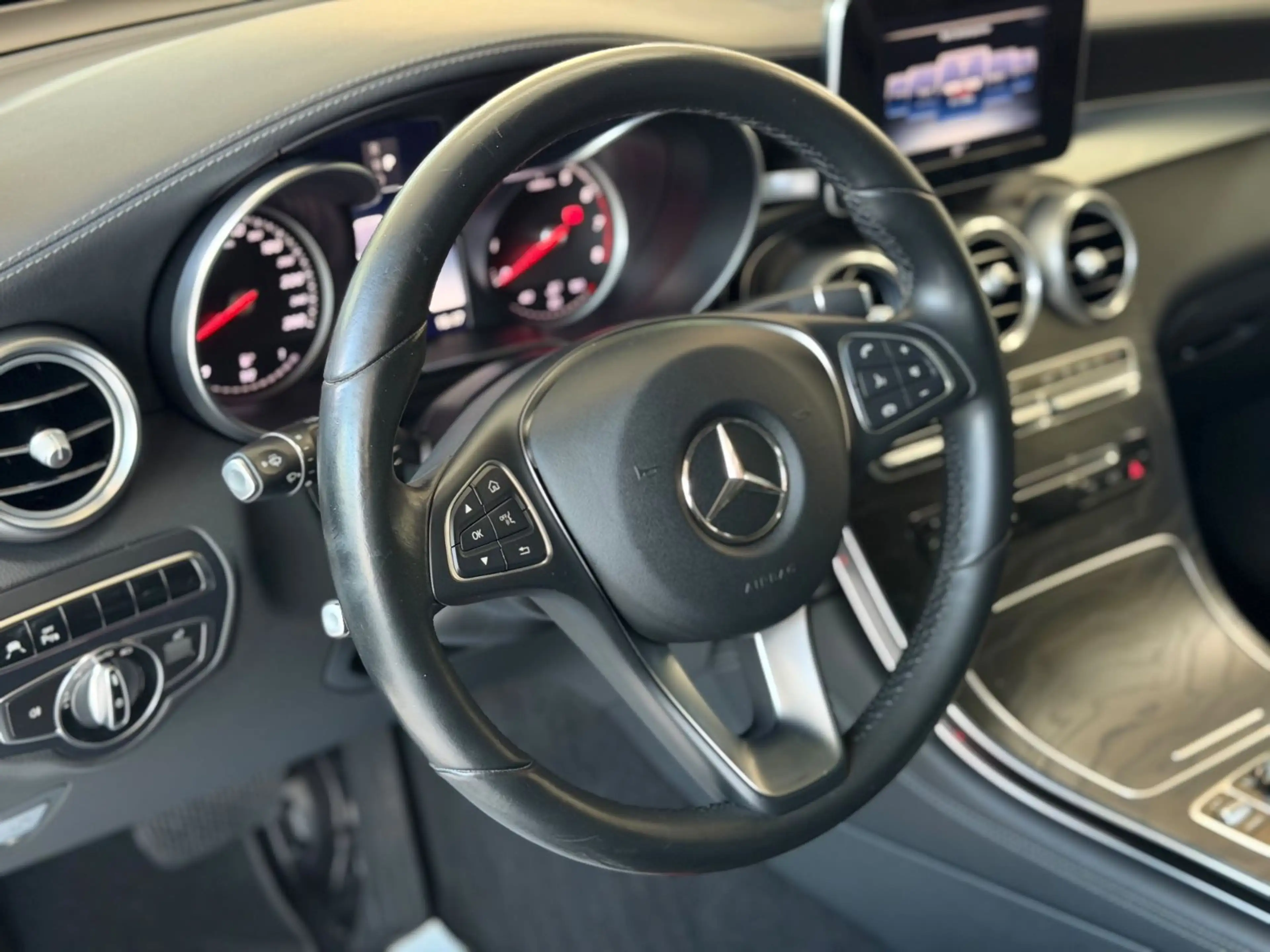 Mercedes-Benz GLC 250 4Matic AMG Pano AHK Memory — photo 24