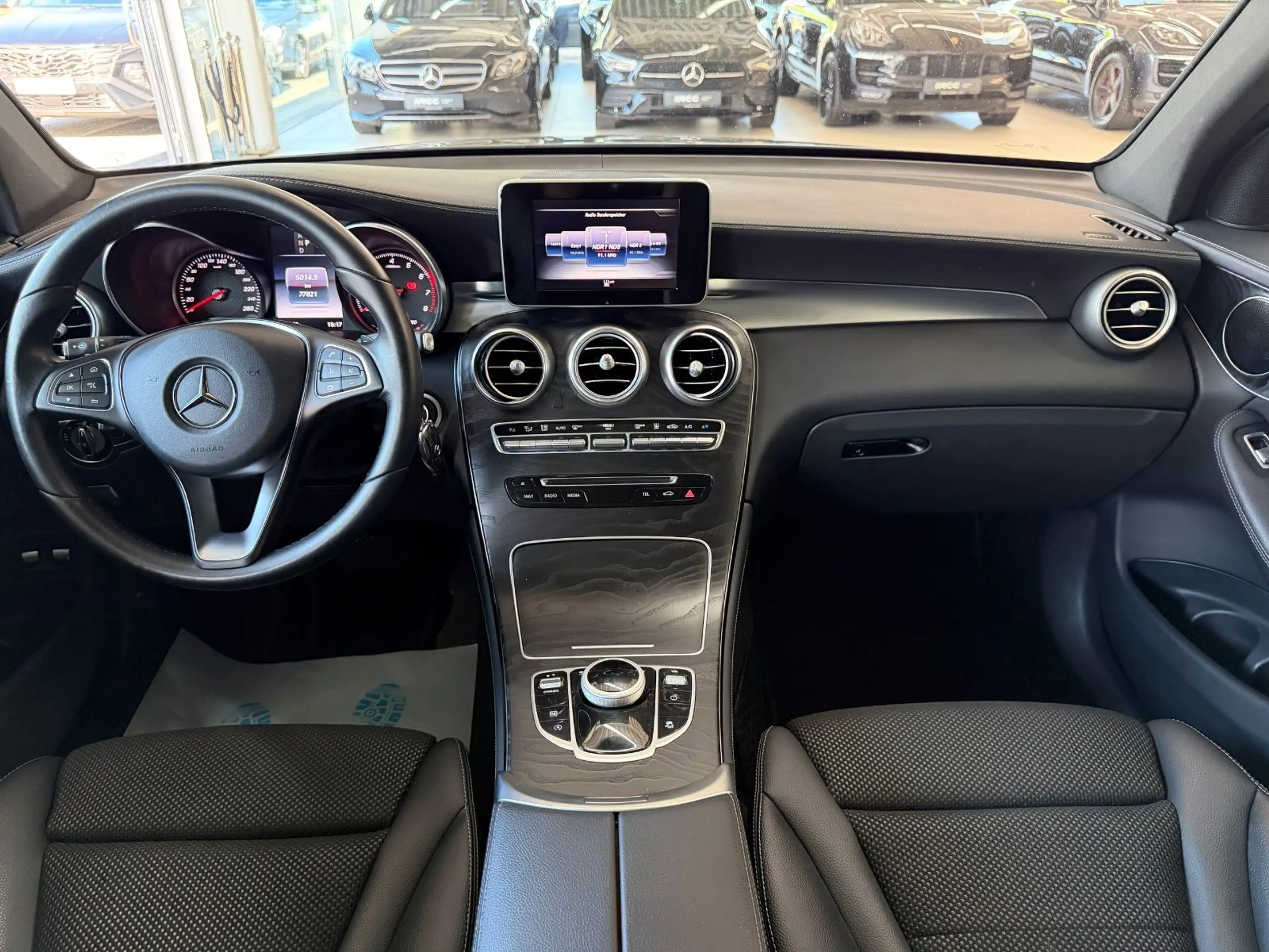 Mercedes-Benz GLC 250 4Matic AMG Pano AHK Memory — photo 19