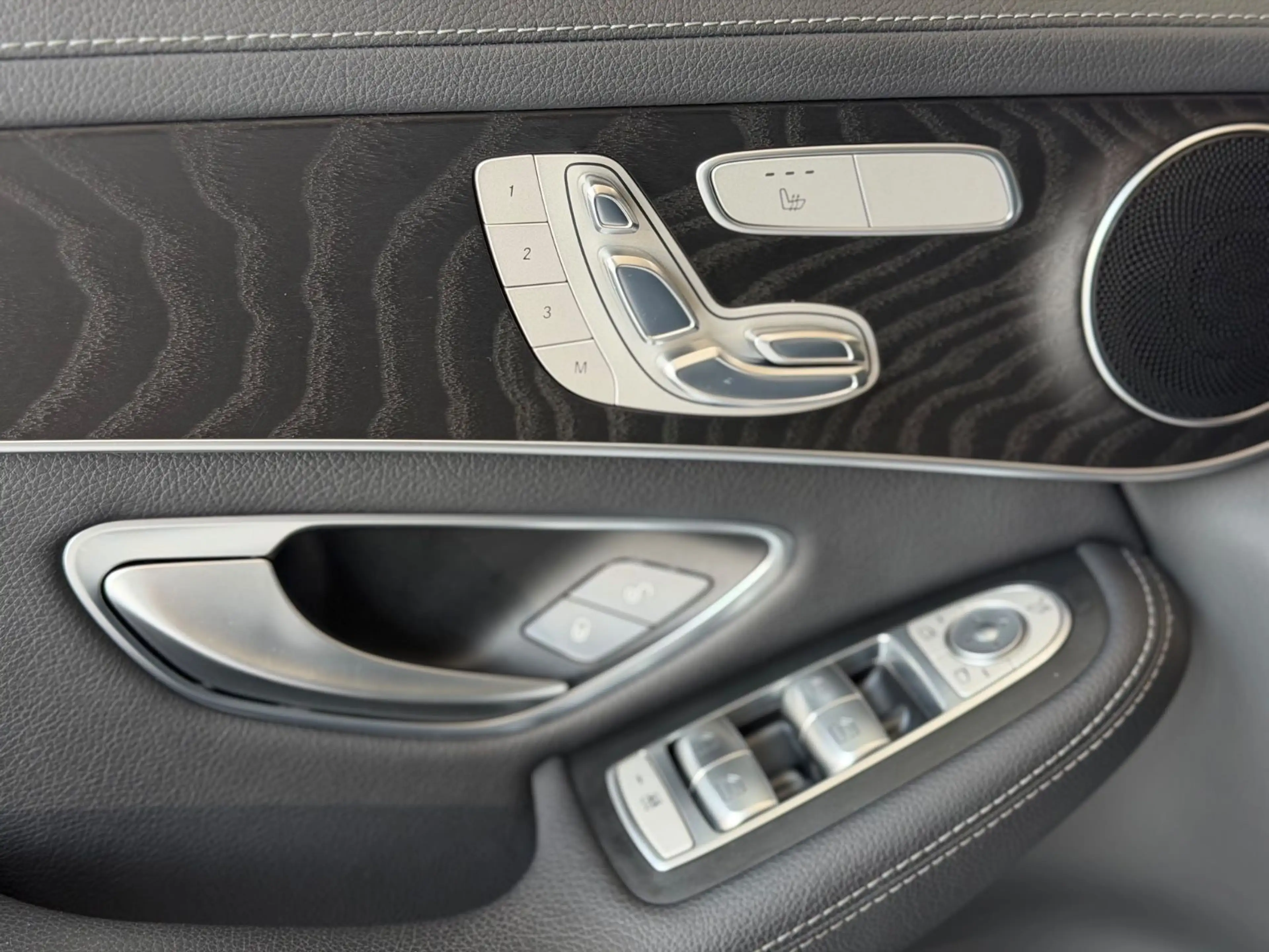 Mercedes-Benz GLC 250 4Matic AMG Pano AHK Memory — photo 12