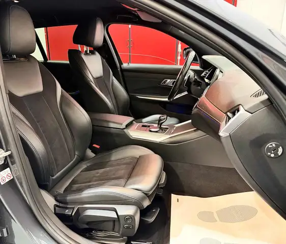 BMW 3 Series view 14