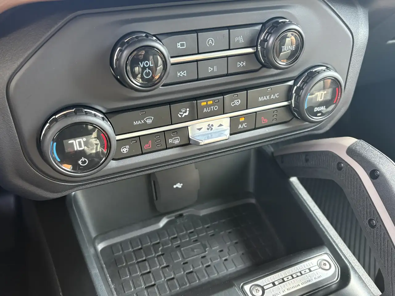 Ford Bronco снимка Ford Bronco