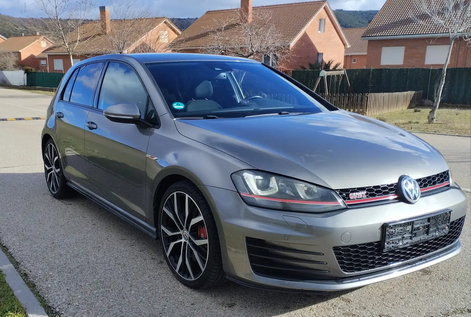 Volkswagen Golf GTI performance - 1