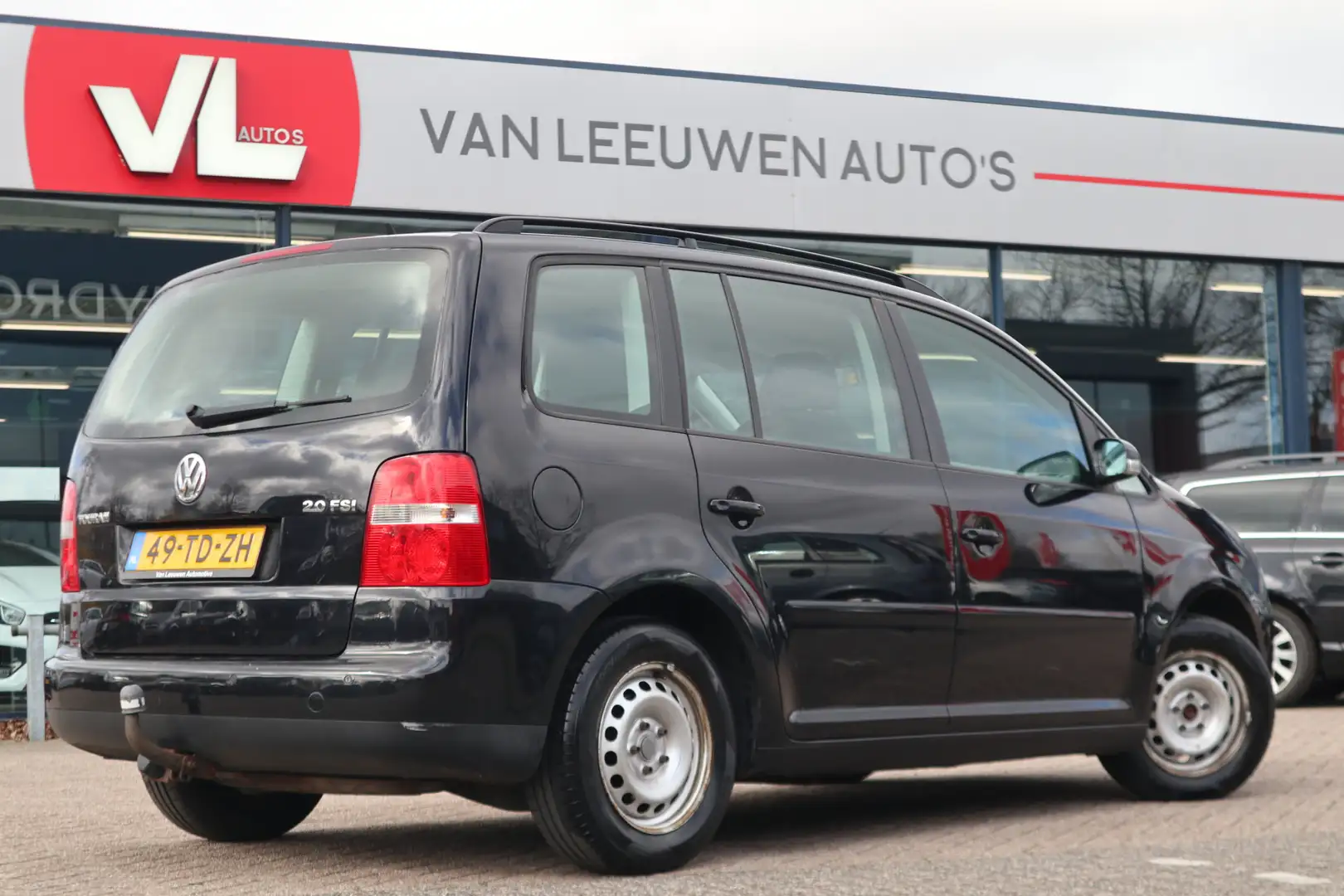 Volkswagen Touran 2.0-16V FSI Business | Cruise | Automatische Airco Zwart - 2