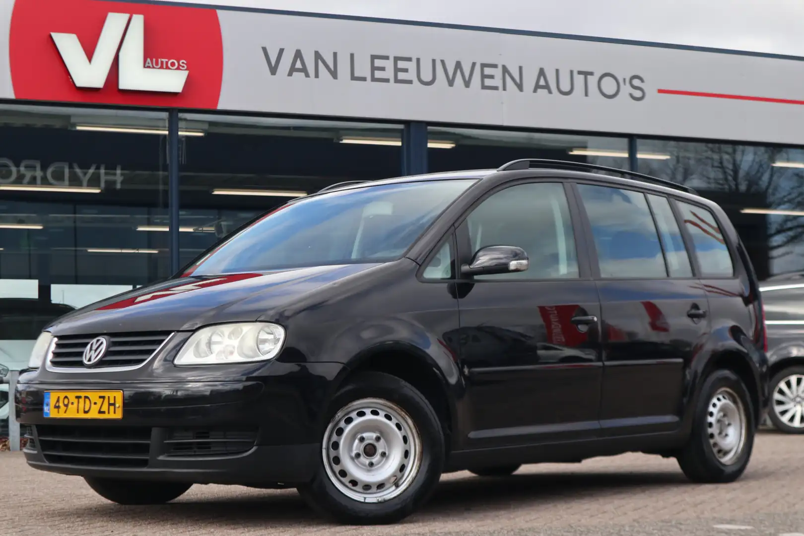 Volkswagen Touran 2.0-16V FSI Business | Zo Mee | Inruilkoopje Zwart - 1