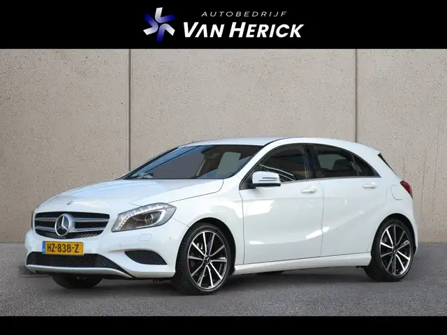 Mercedes-Benz A 180 Ambition Automaat | LED Verlichting | Compleet