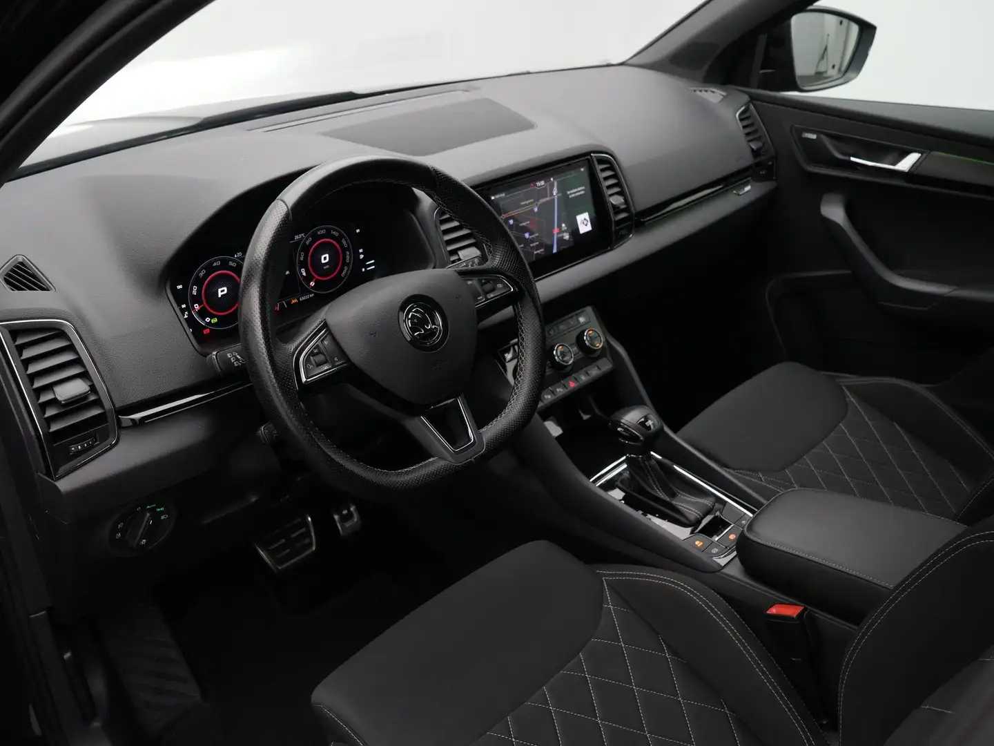 Skoda Karoq 1.5 TSI 150 pk DSG Sportline Business | Panoramada Zwart - 2