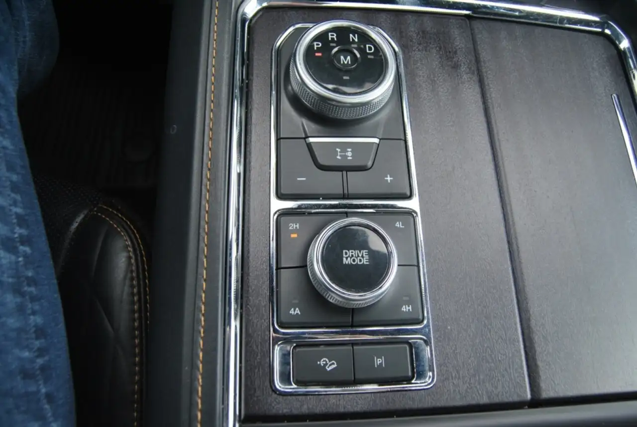 Ford Expedition снимка Ford Expedition