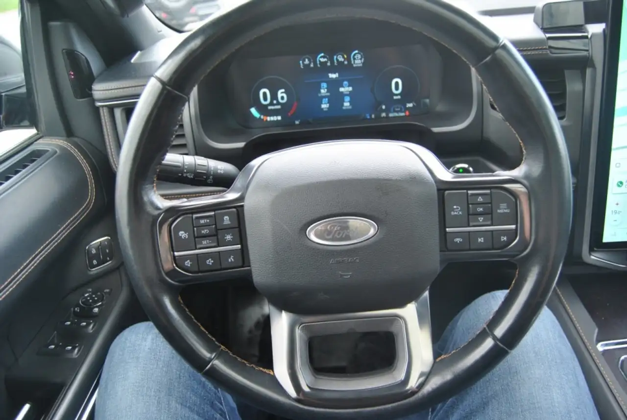 Ford Expedition снимка Ford Expedition