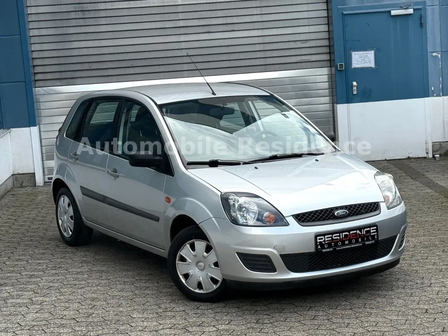 Ford Fiesta Fun X 1.3*KLIMA*E-PAKET*ZV*RAD*2HD*5TÜR Argent - 1