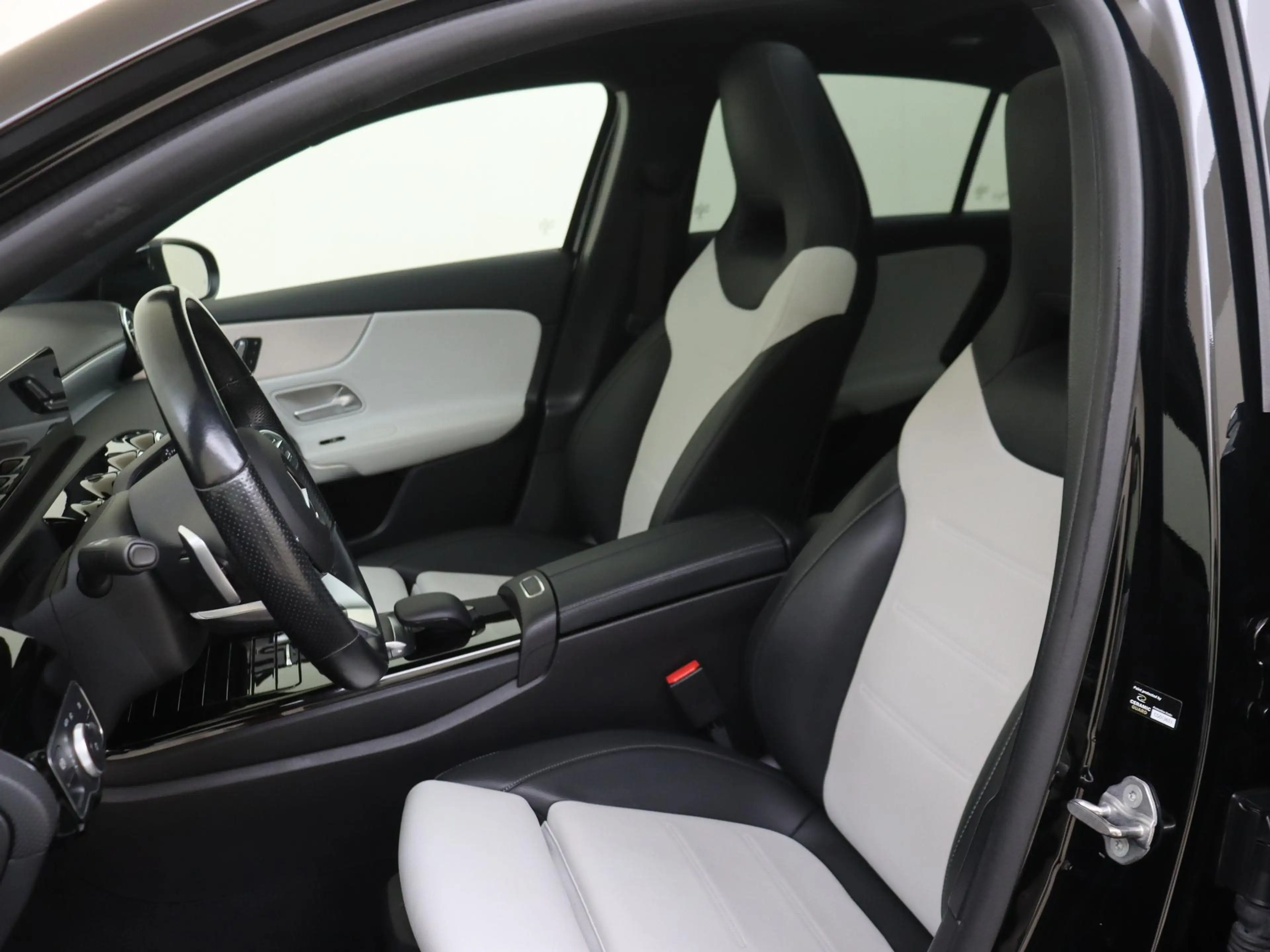 Mercedes-Benz A 250 e Premium Plus — photo 3