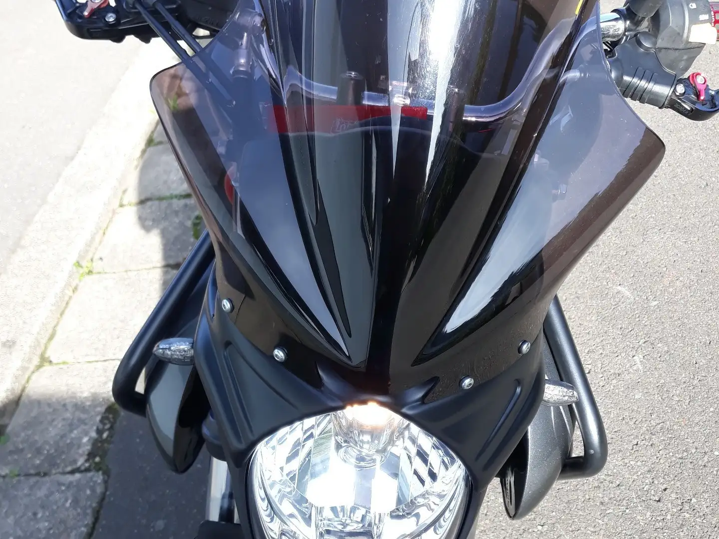 Suzuki Gladius 650 Schwarz - 1