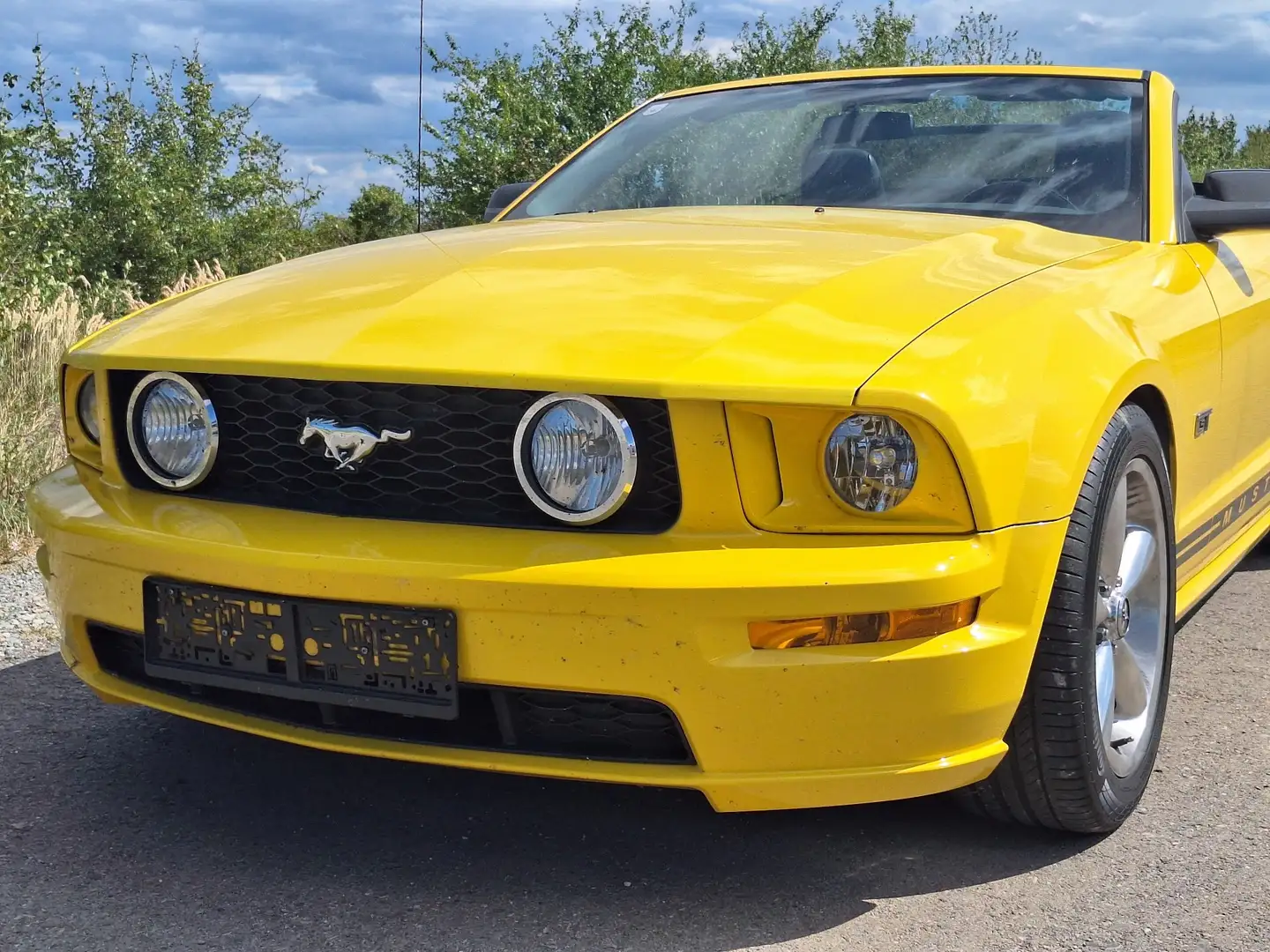 Ford Mustang Cabrio GT Aut. Gelb - 1