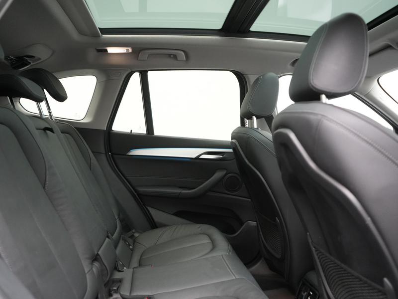 BMW X1 xDrive25e X Line PHEV 221pk Dealer O.H. SOH 92.2% — photo 6