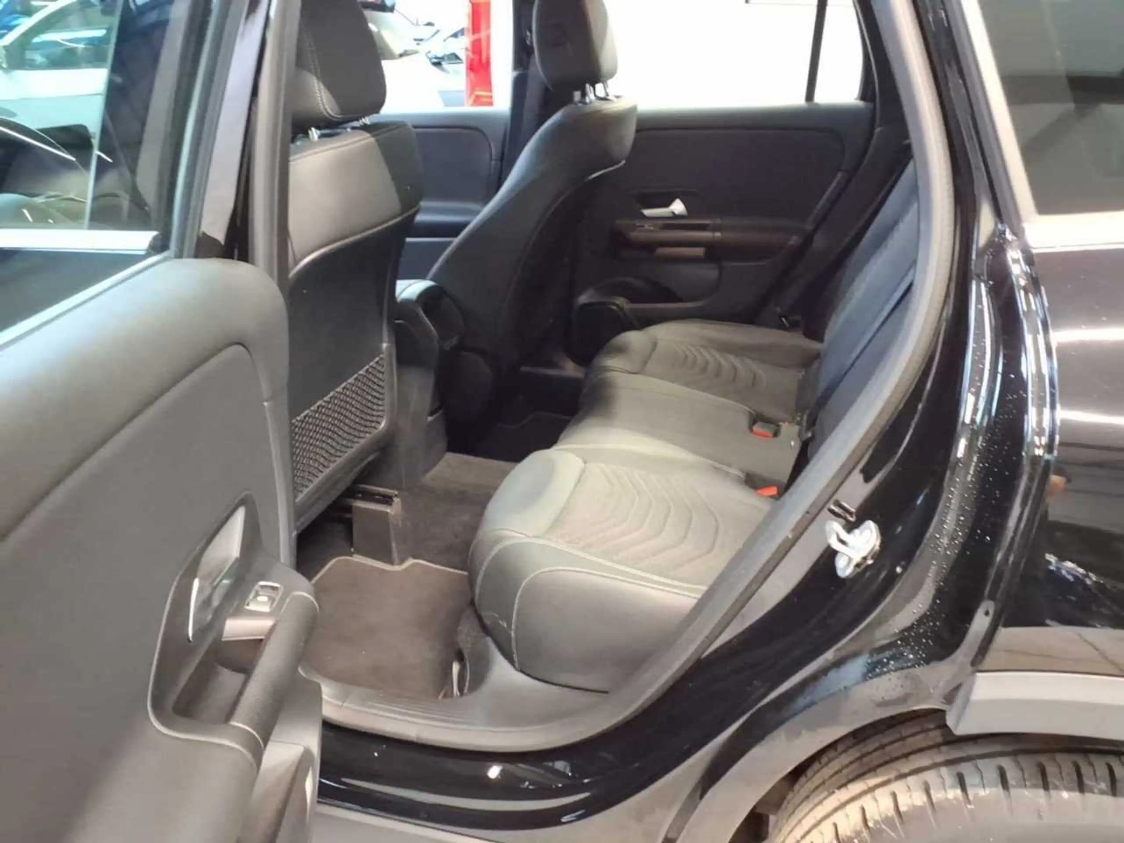 Mercedes-Benz GLA 180 Key LED Lane Navi RKam AUT Facelift SHZ — photo 10