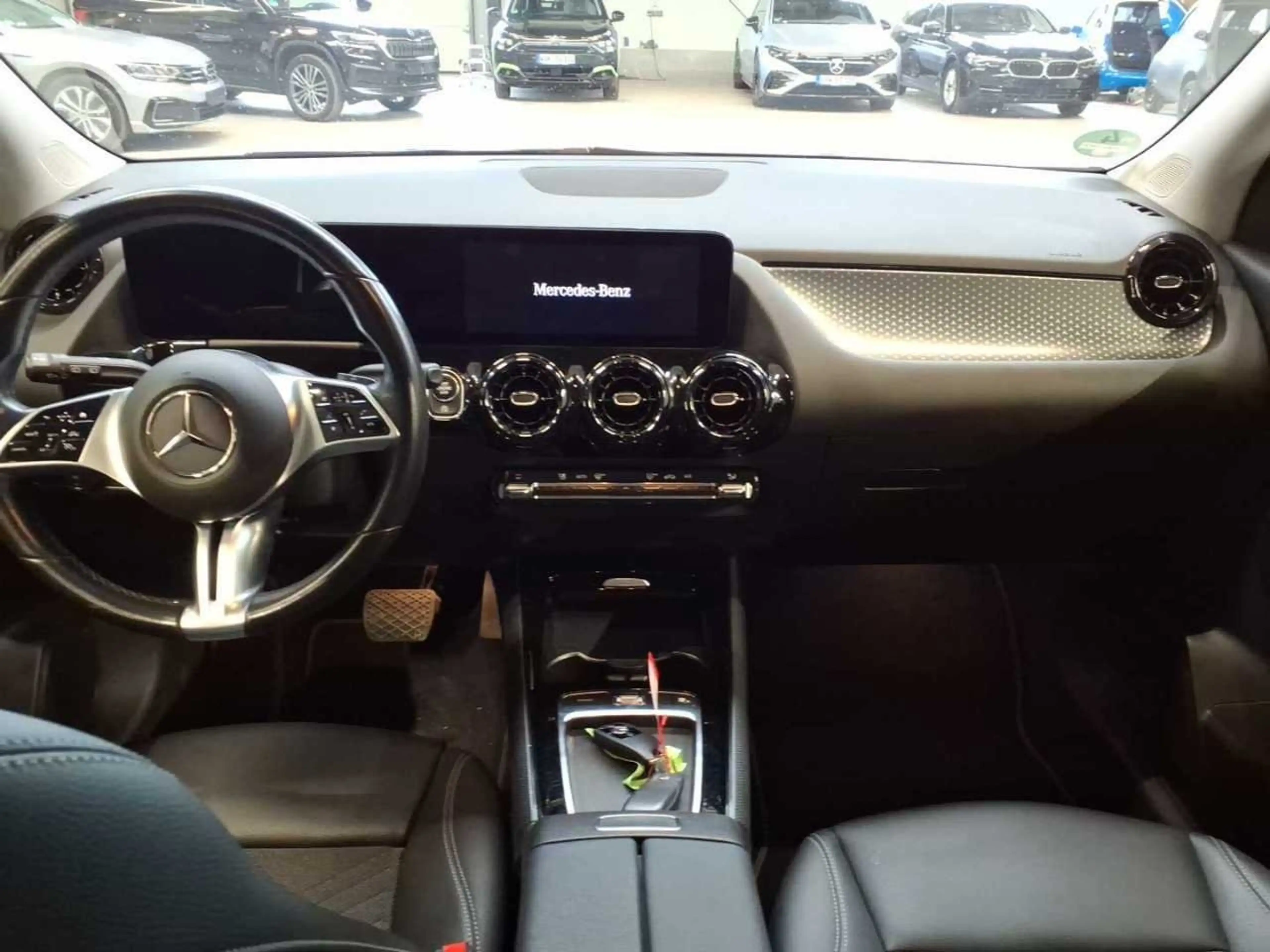 Mercedes-Benz GLA 180 Key LED Lane Navi RKam AUT Facelift SHZ — photo 5