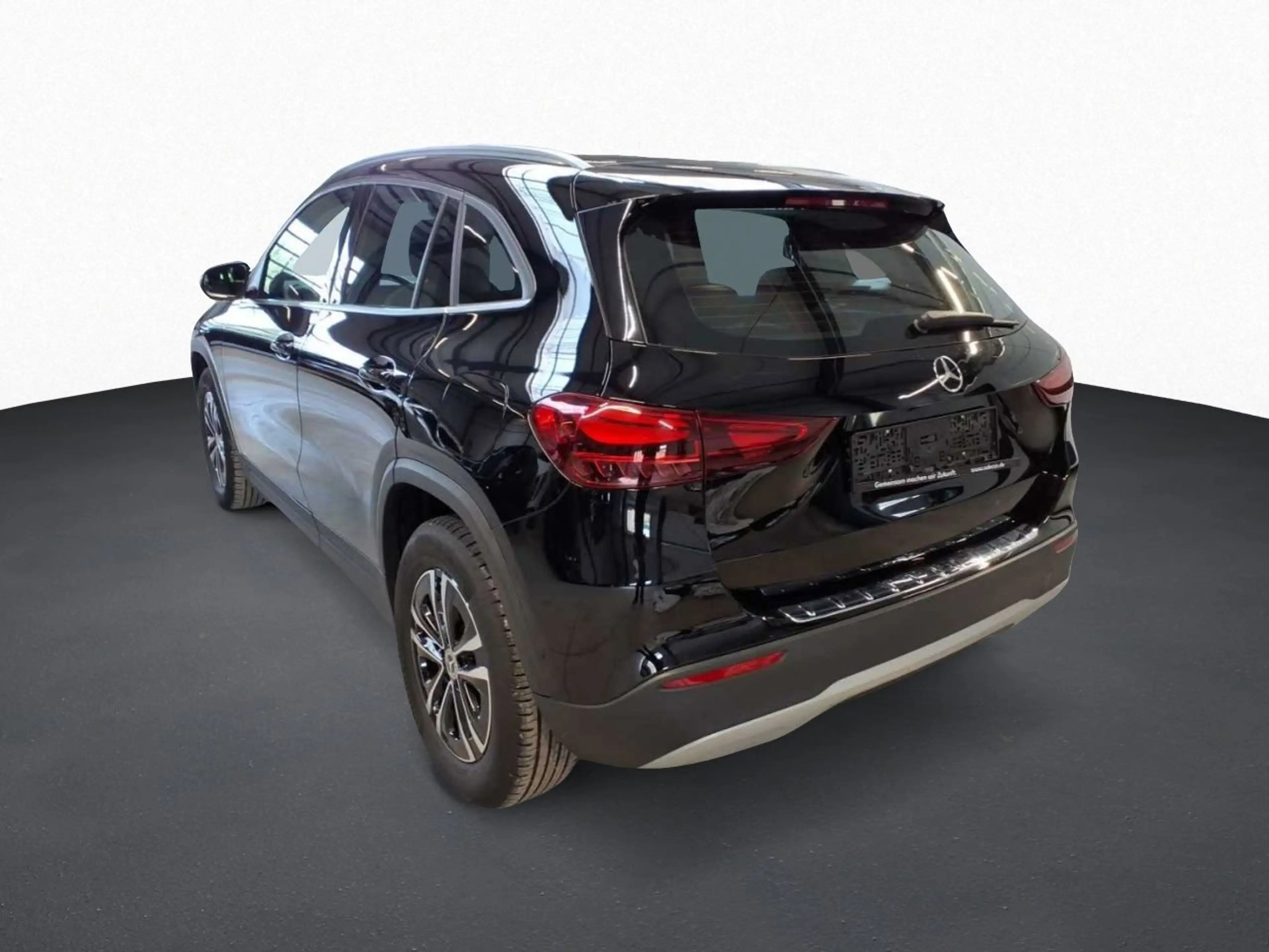Mercedes-Benz GLA 180 Key LED Lane Navi RKam AUT Facelift SHZ — photo 2