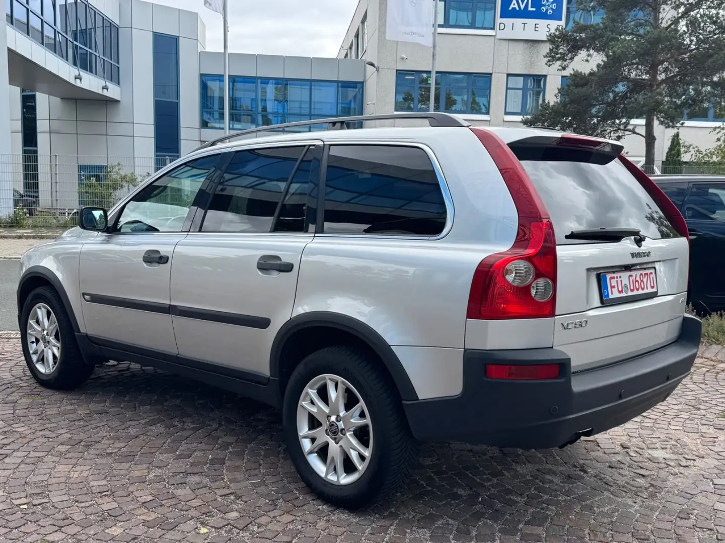 Volvo XC90 D5 Kinetic 136 Kw Klima Xenon Kam 4x4 Silber - 2