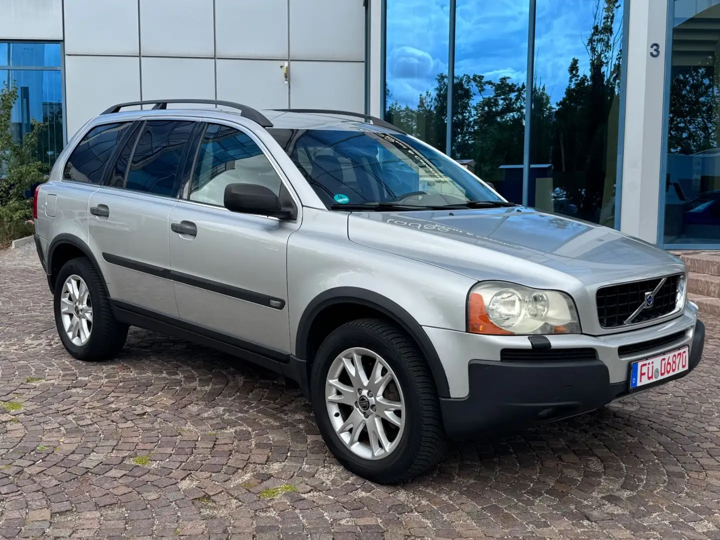 Volvo XC90 D5 Kinetic 136 Kw Klima Xenon Kam 4x4 Silber - 1