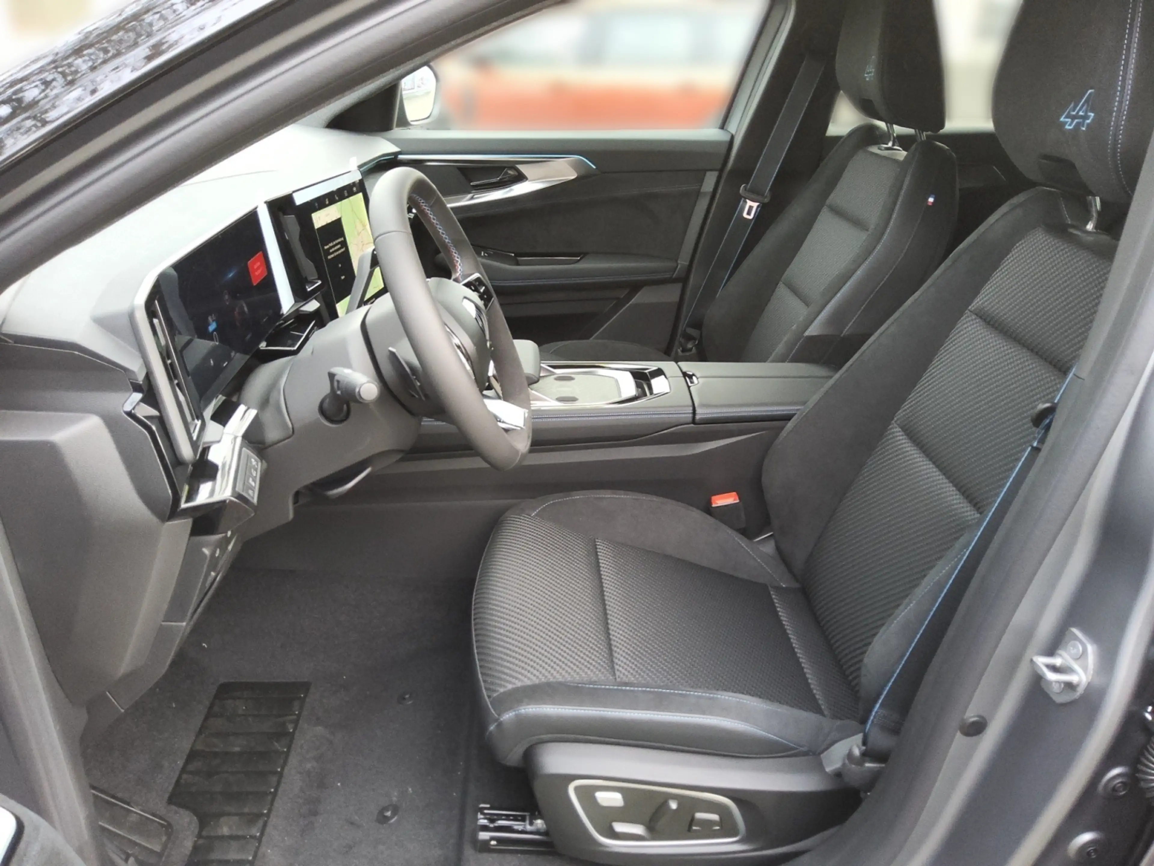 Renault Austral Iconic Esprit Alpine E-Tech Full Hybrid 200 — photo 11