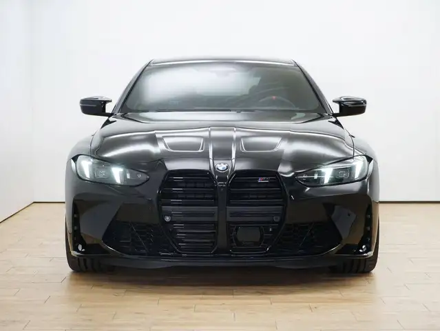 BMW M4 view 4
