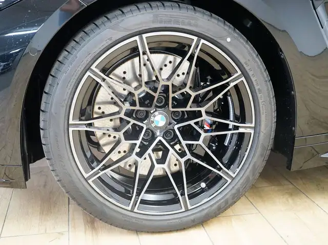 BMW M4 view 5