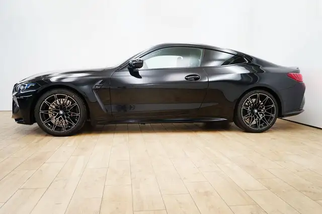 BMW M4 view 7
