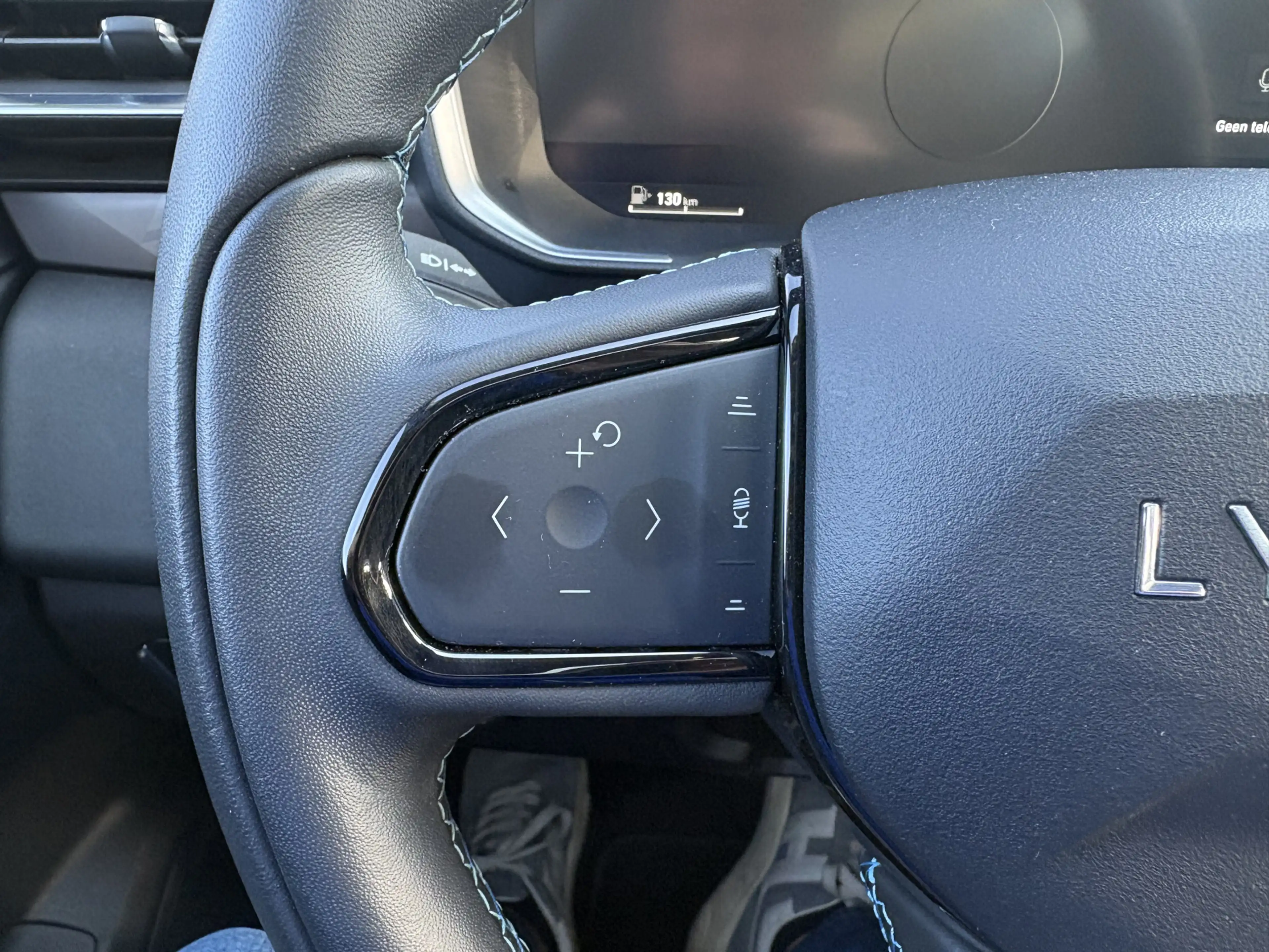 Lynk & Co 01 1.5, climate/cruise/pano/memeory — photo 4