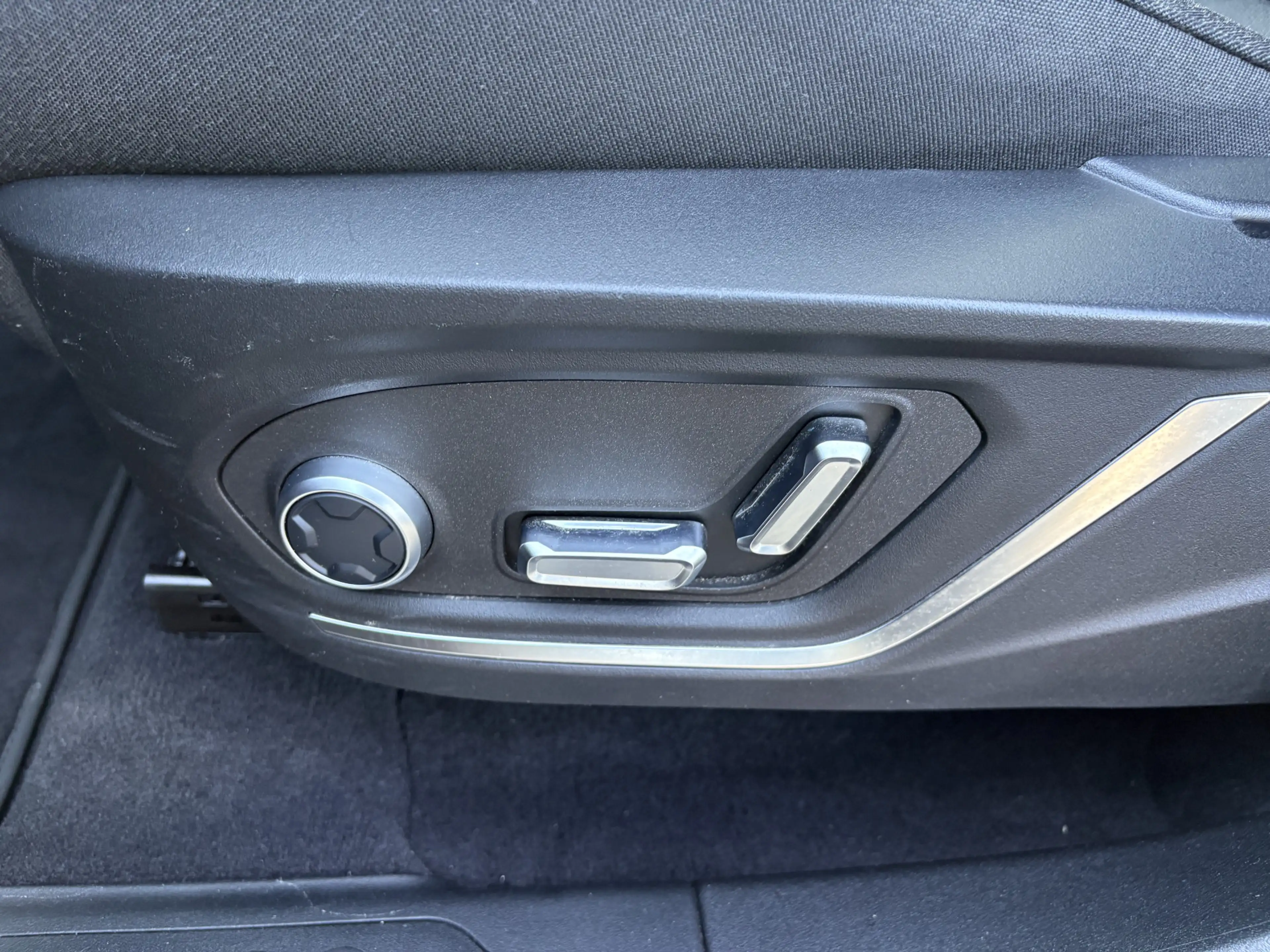 Lynk & Co 01 1.5, climate/cruise/pano/memeory — photo 9