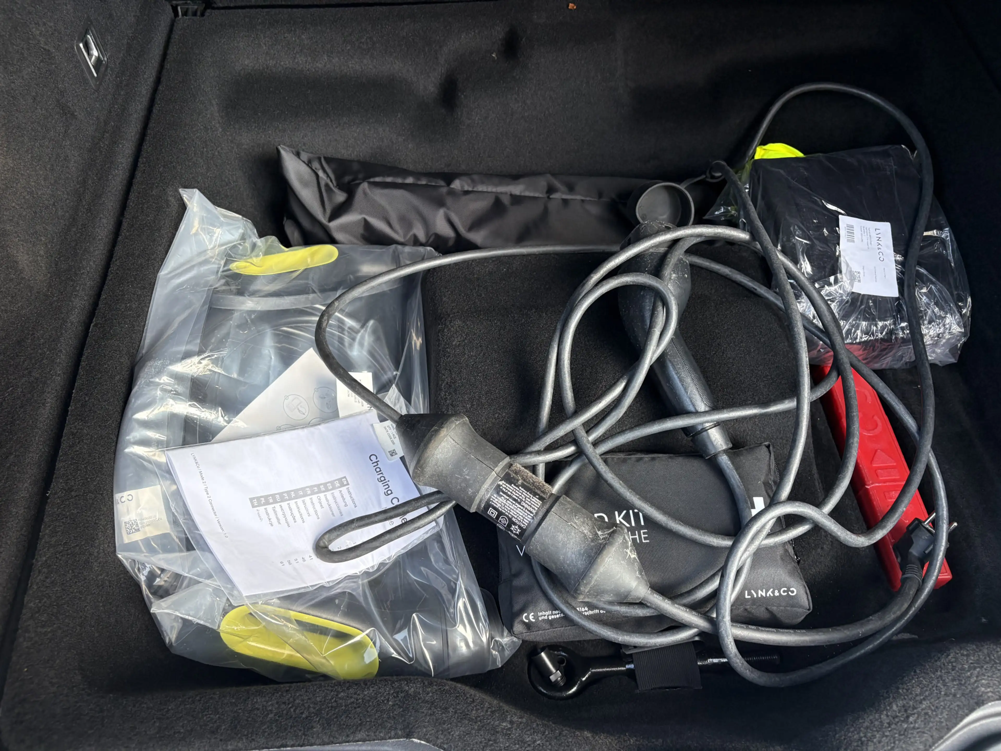 Lynk & Co 01 1.5, climate/cruise/pano/memeory — photo 15