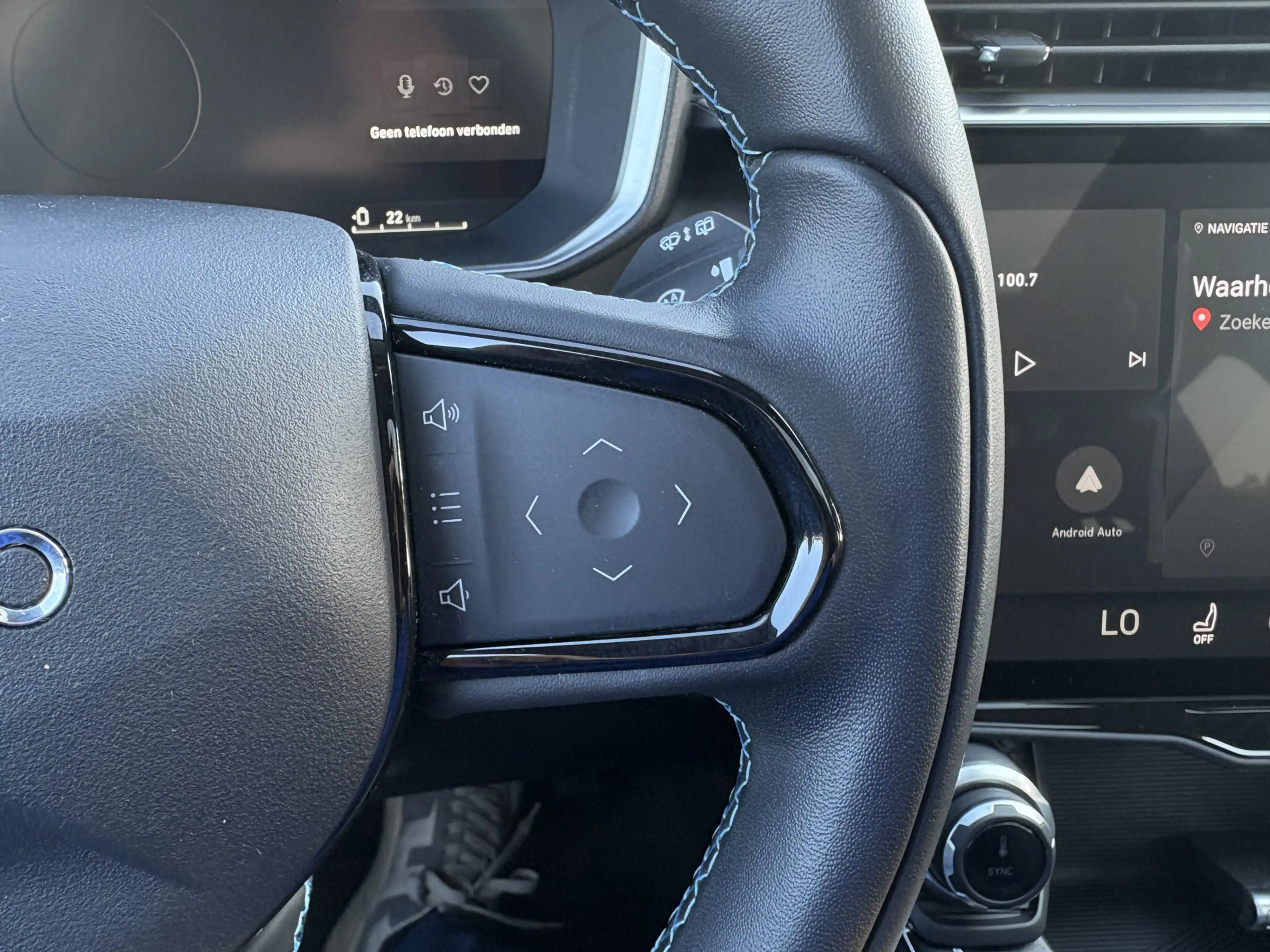 Lynk & Co 01 1.5, climate/cruise/pano/memeory — photo 5