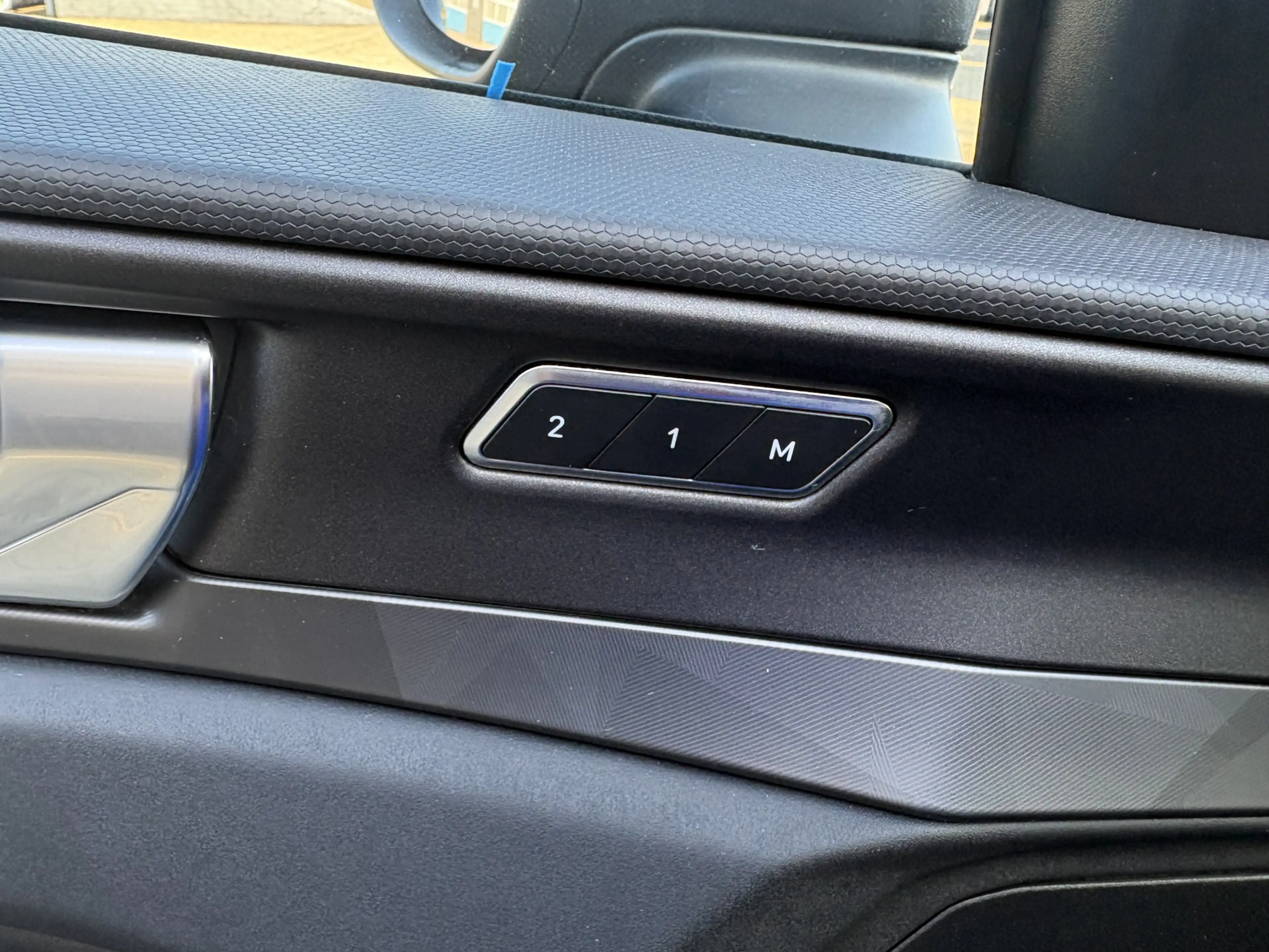 Lynk & Co 01 1.5, climate/cruise/pano/memeory — photo 8