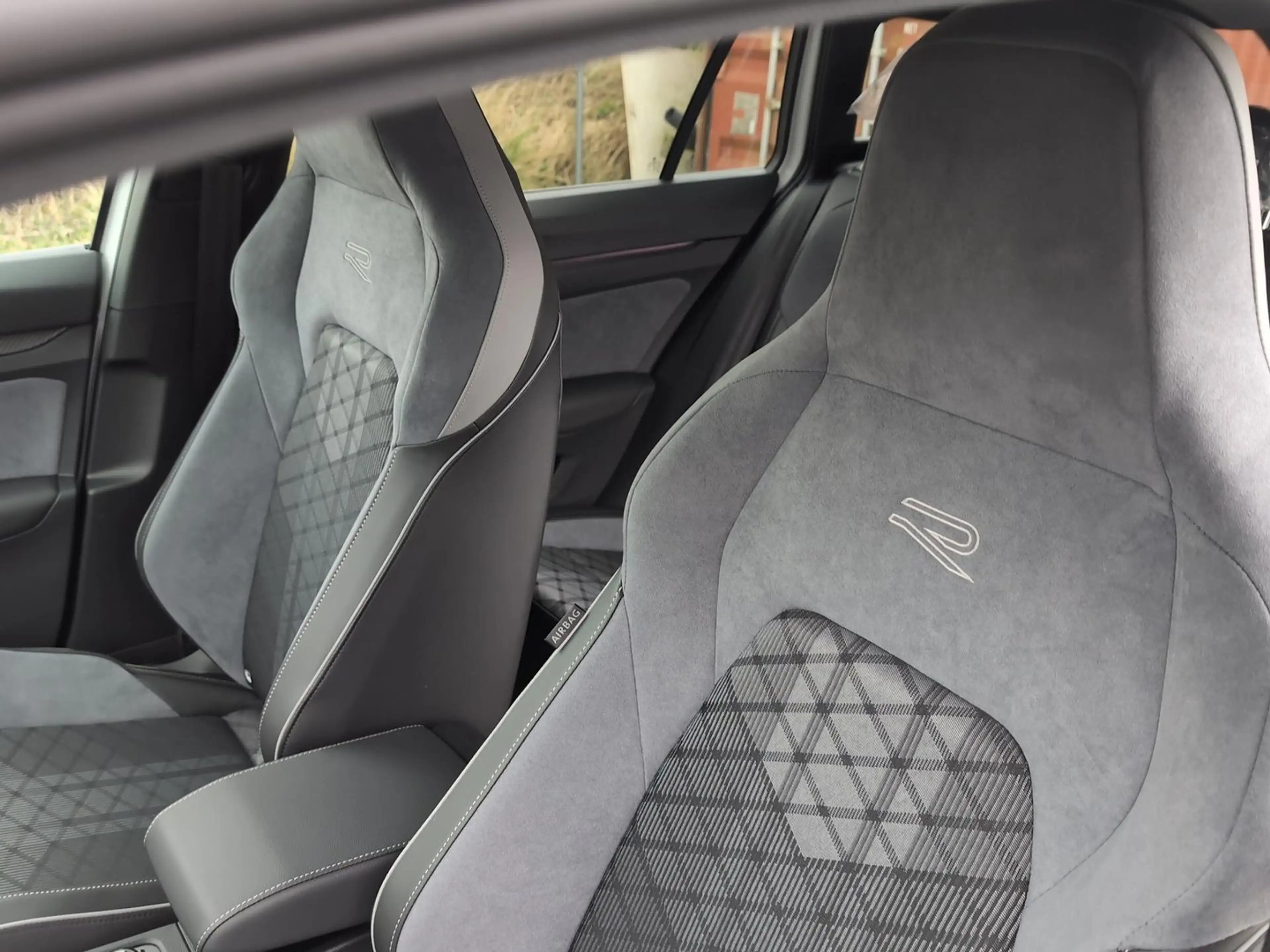 Volkswagen Golf R R-Line TSI — photo 15