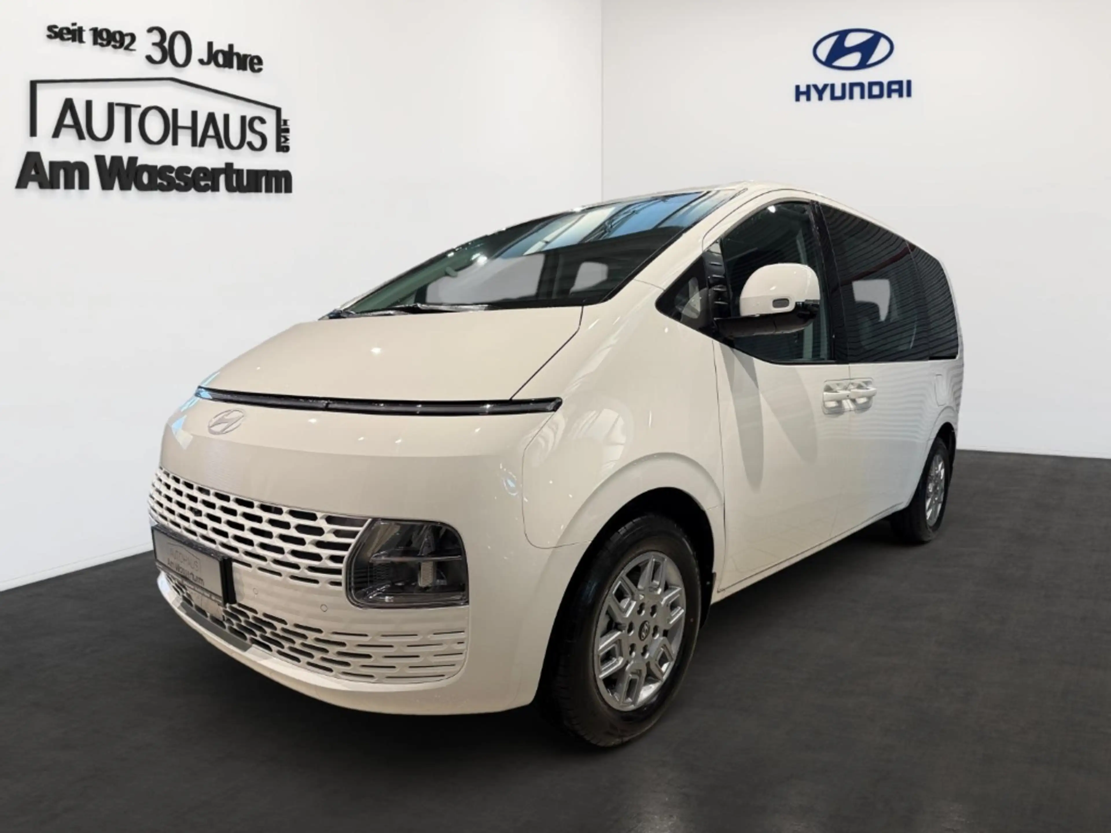 Hyundai STARIA Hybrid 9-SITZER (MY25) 1.6 T-GDI 6-AT 2WD Trend P