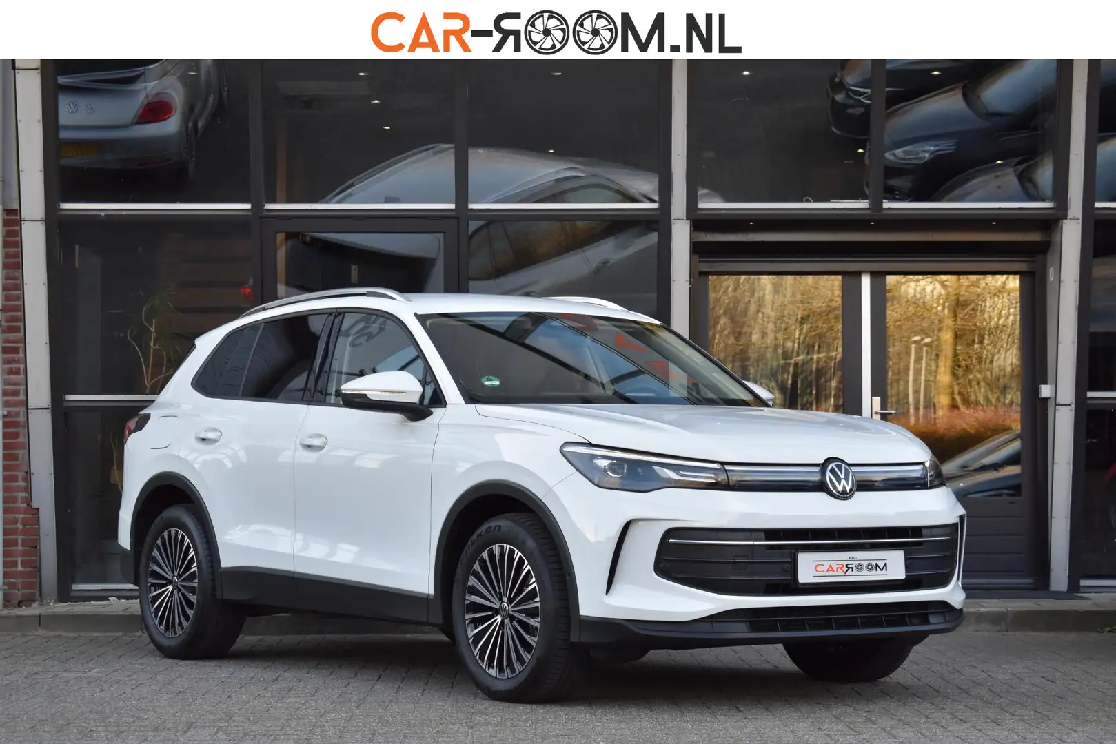 Volkswagen Tiguan 1.5 eTSI Life Edition Lane ACC Camera StuurVw - 1