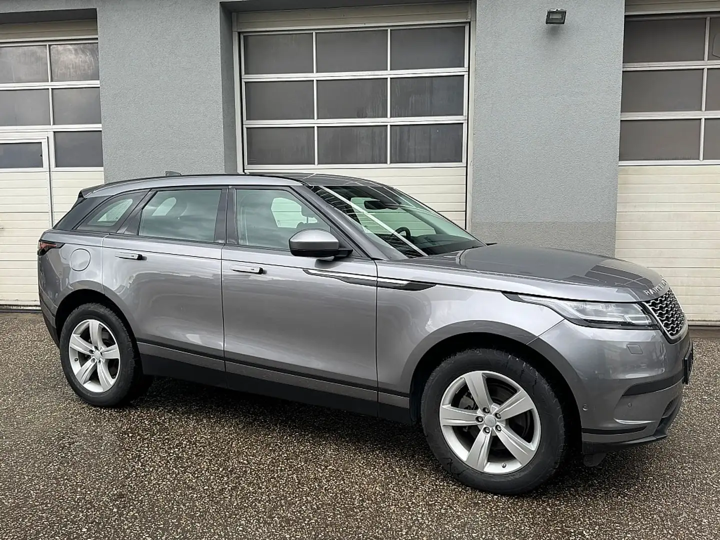 Land Rover Range Rover Velar D180 Allrad Aut. Grau - 2