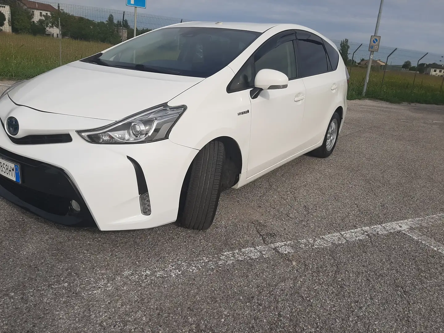 Toyota Prius+ Prius+ 1.8h Lounge ecvt my18 bijela - 1