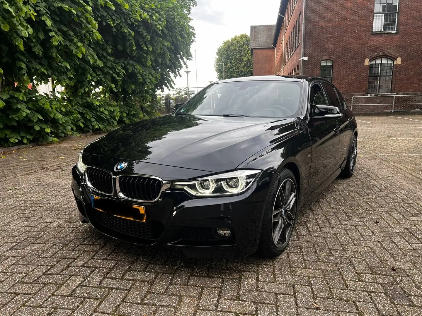 BMW 320 320i Aut. Edition M Sport Shadow - 1