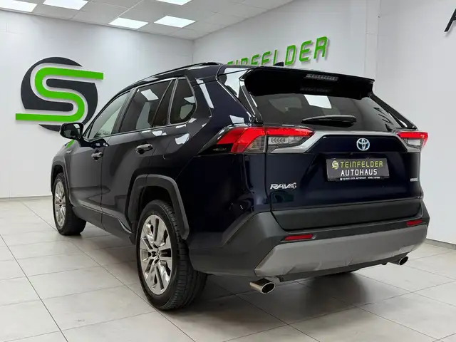 Toyota Rav4 view 5