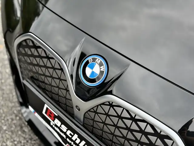 BMW I4 view 3