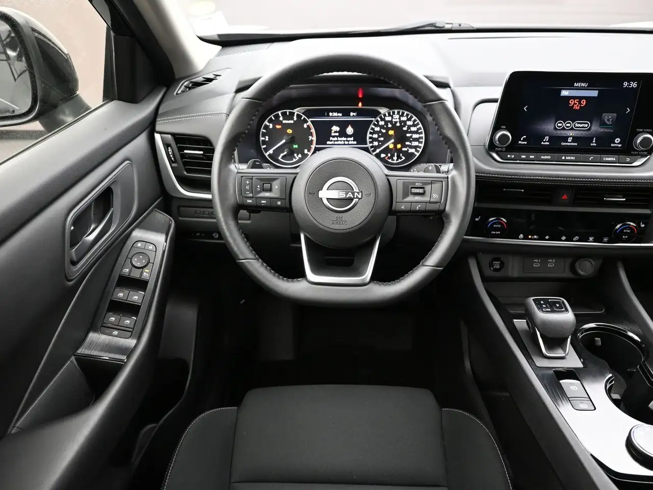 Nissan Rogue снимка Nissan Rogue