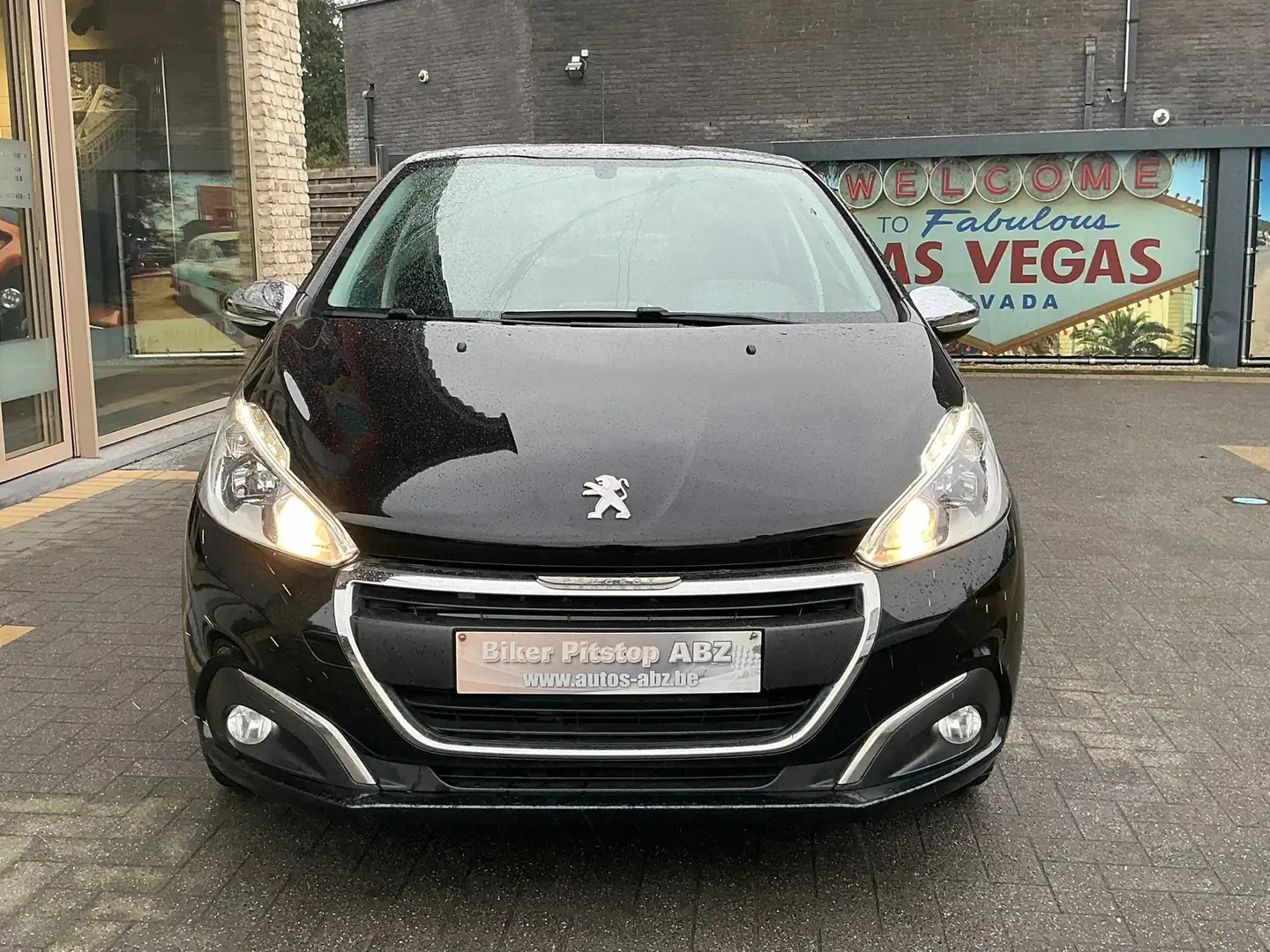 Peugeot 208 1.2 i Schwarz - 2