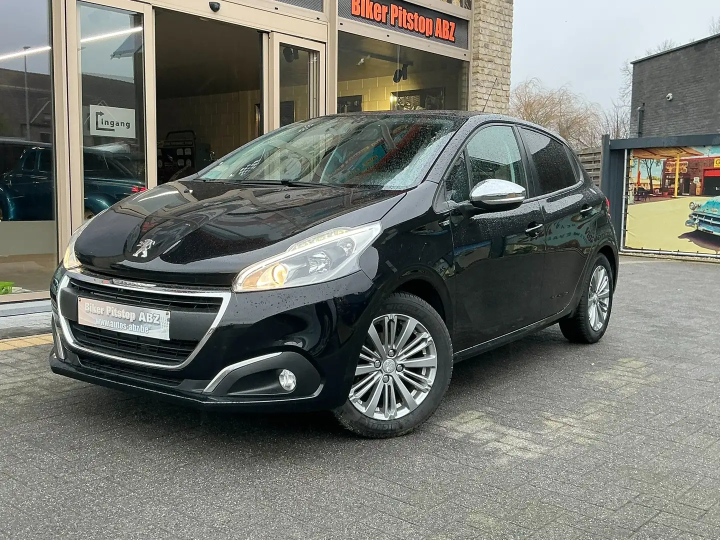 Peugeot 208 1.2 i Schwarz - 1